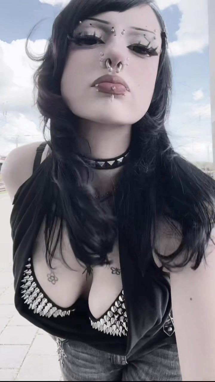 @lari ૮ ․ ․ ྀིა