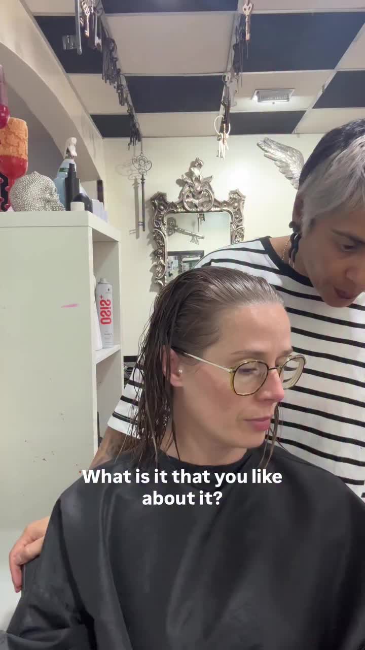 @Short Hair Cutting Specialist