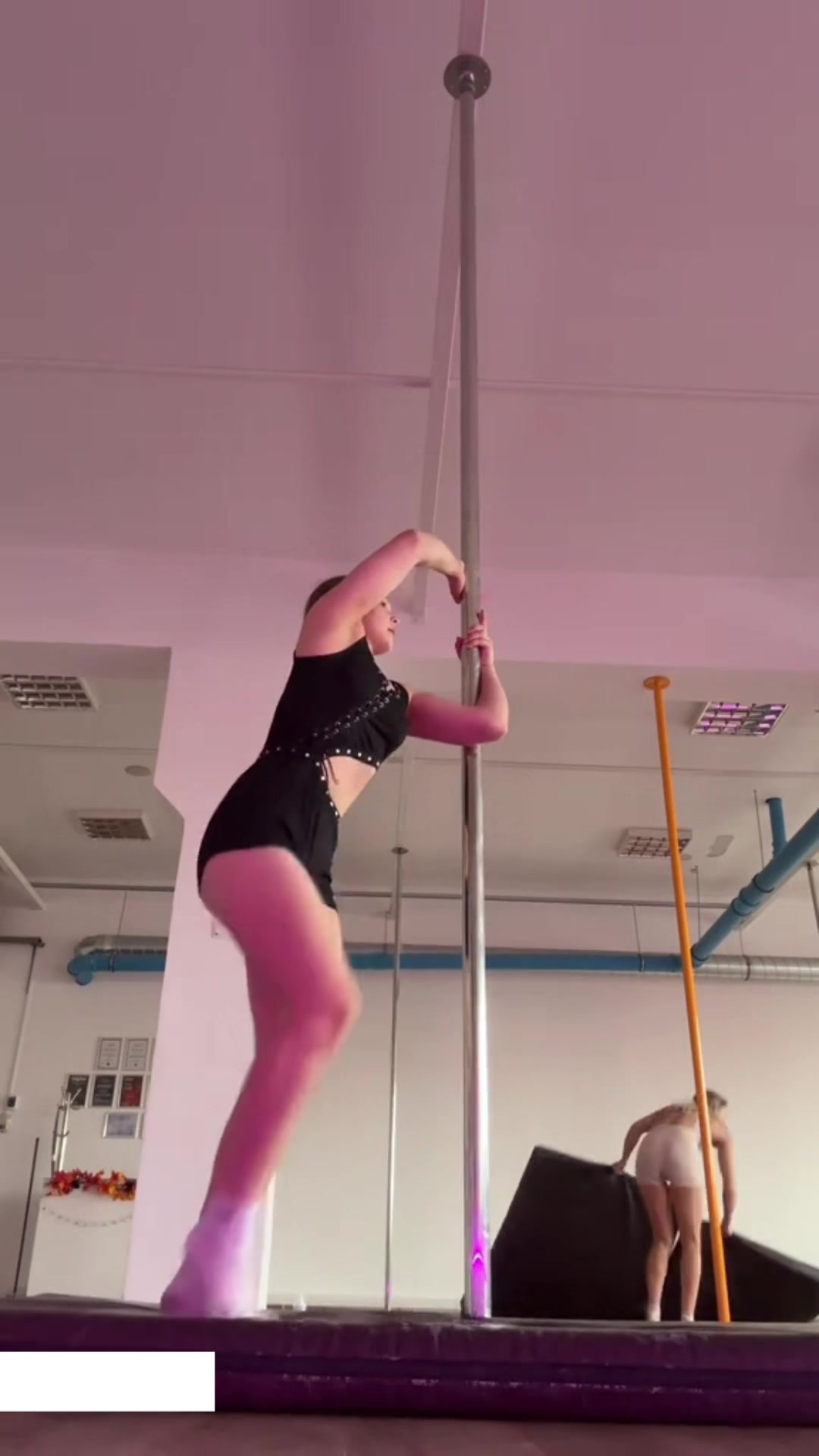 @_pole_flow_dance_pola_