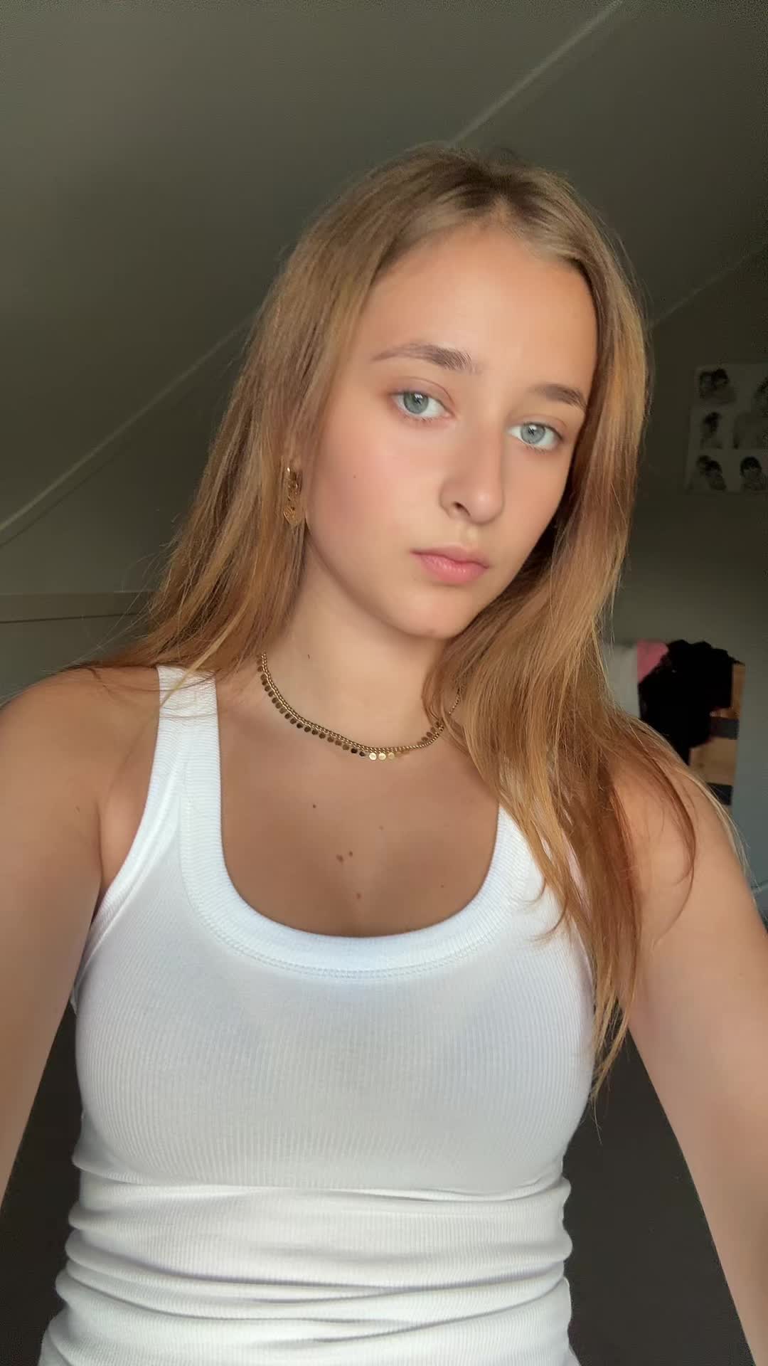 @𝙴