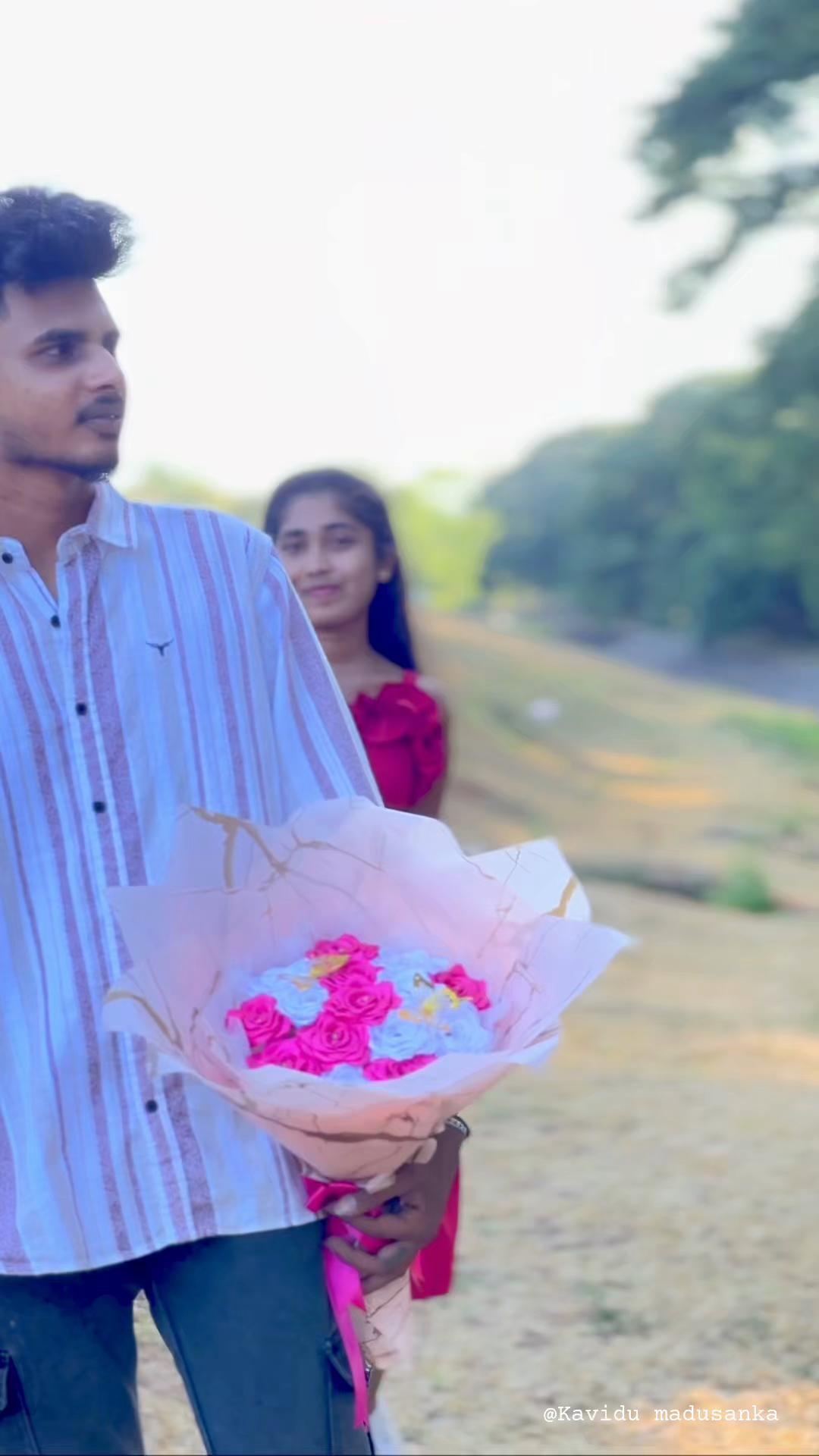 @කවි යා🙂
