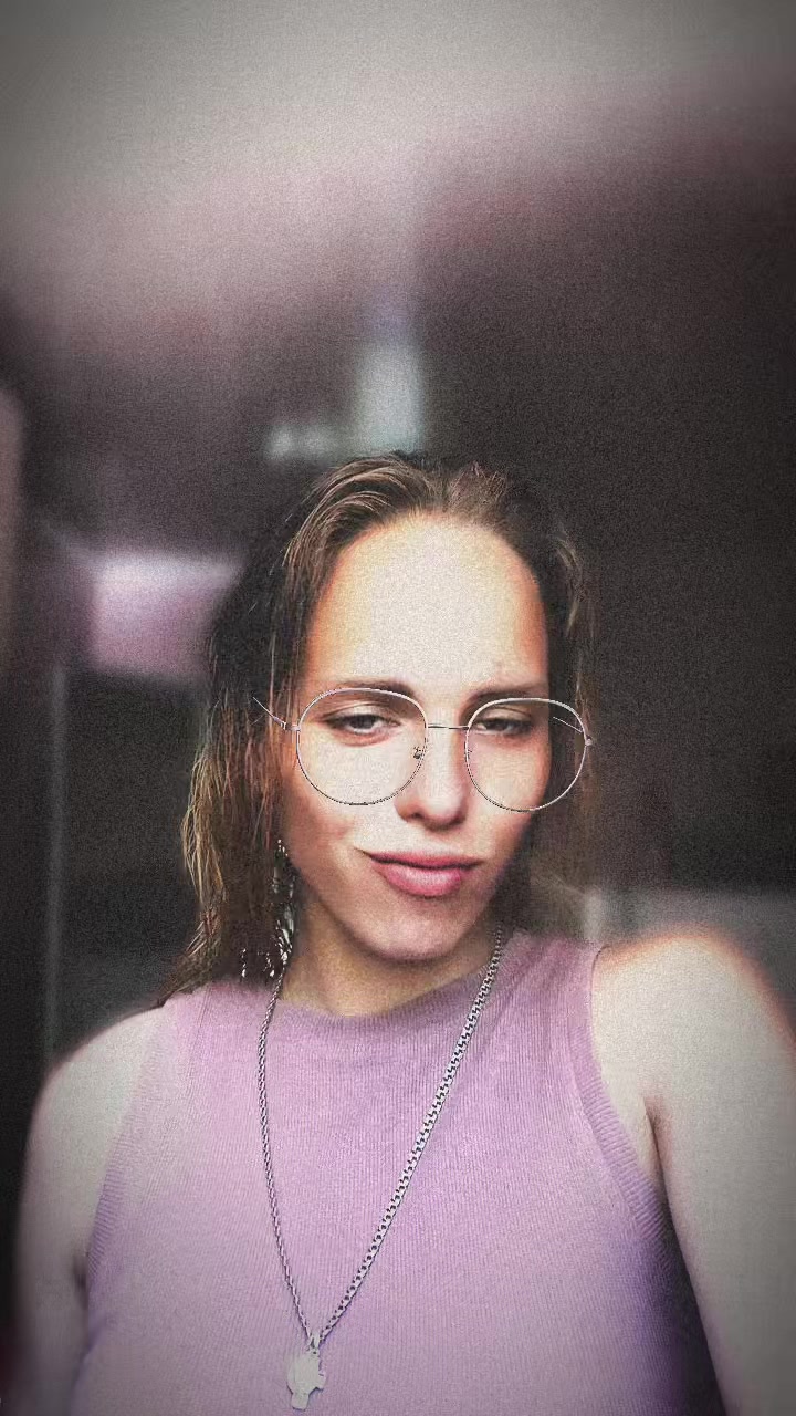 @Anna_