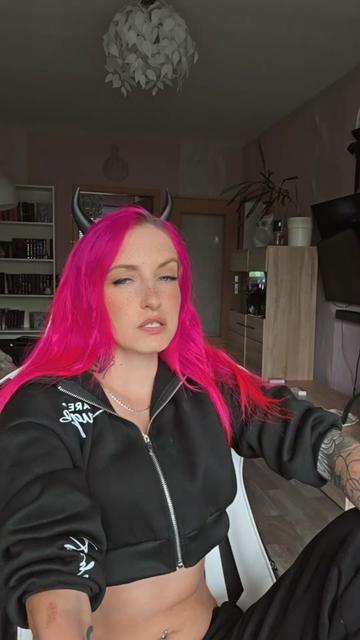 @Crash-Pink😈🖤🇩🇪