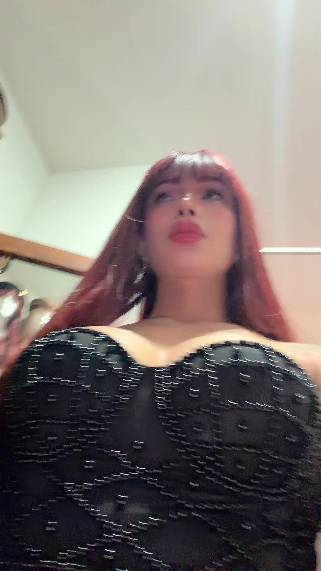@Evelyn-latina