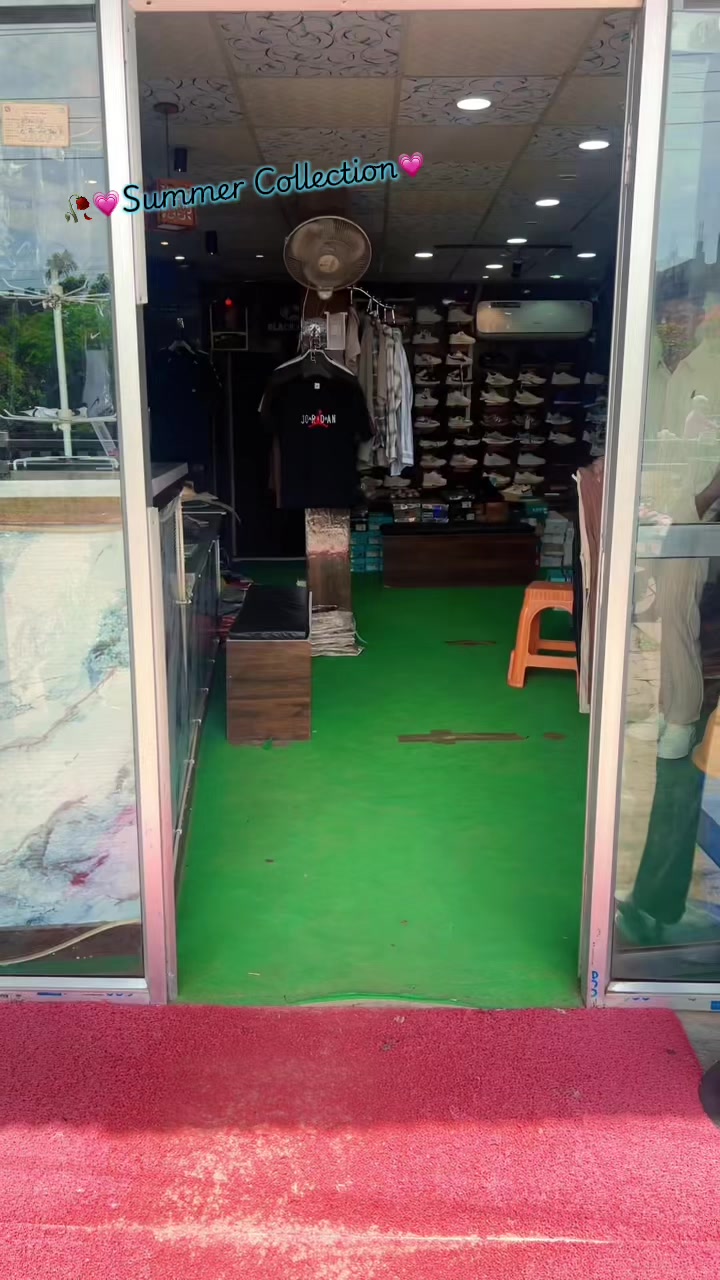 @Shoe Bank And Fashion Hunt
