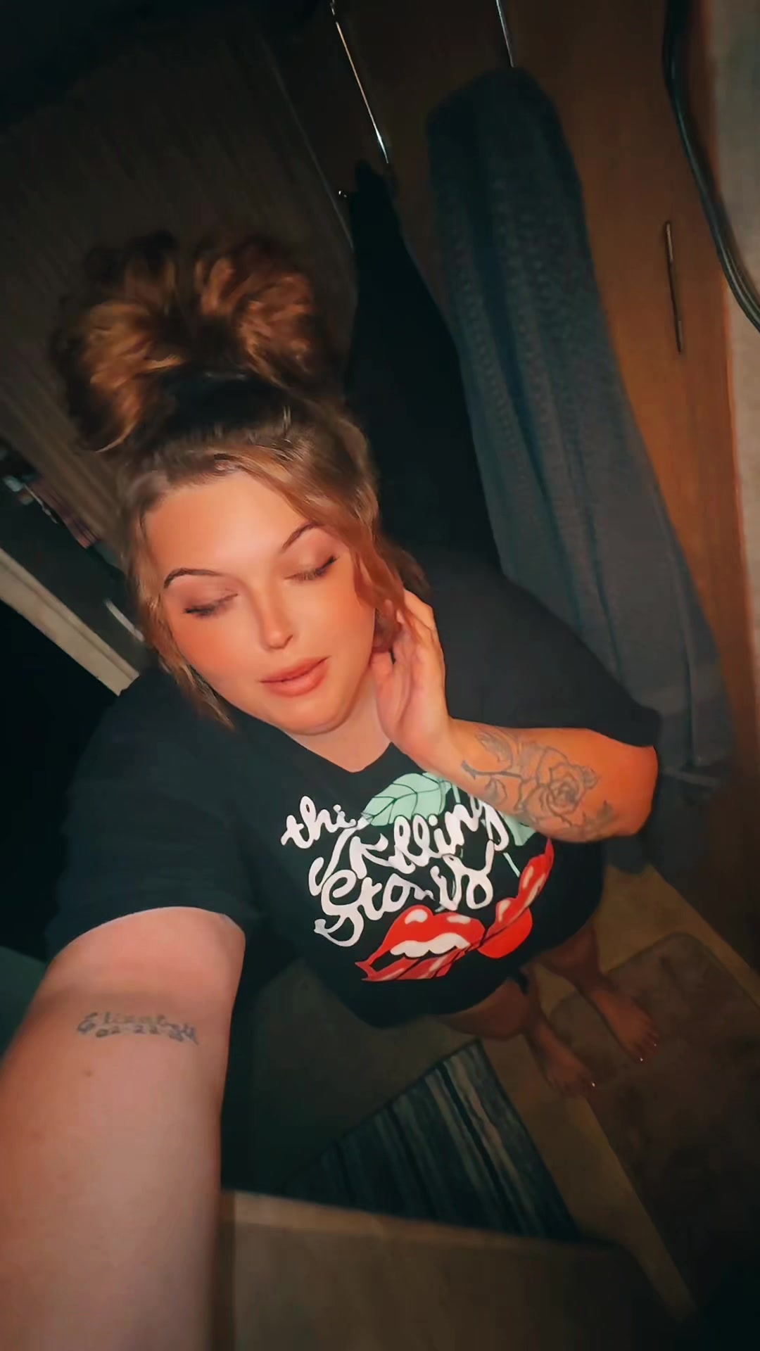 @🐝Blue Eyes & Thick Thighs🐝