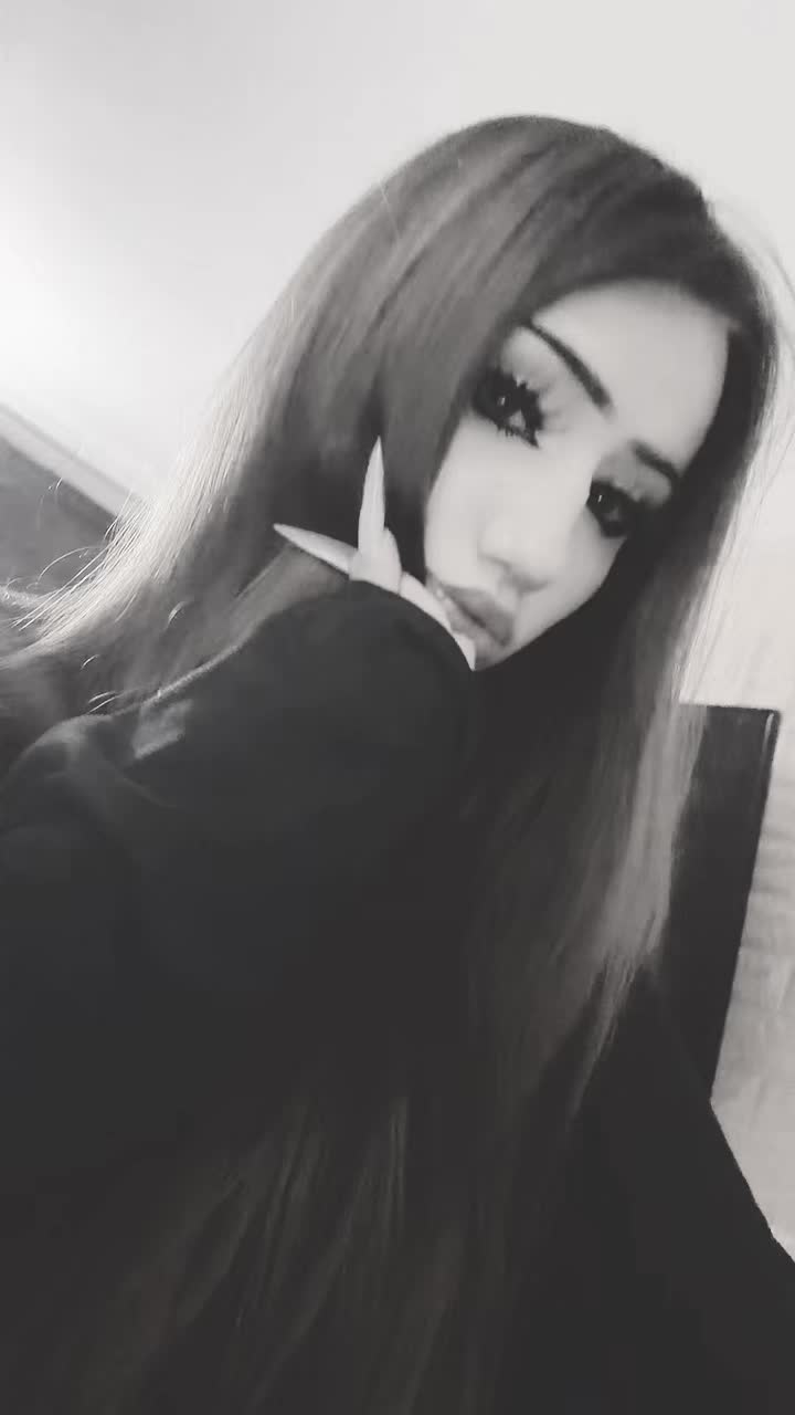 @)))