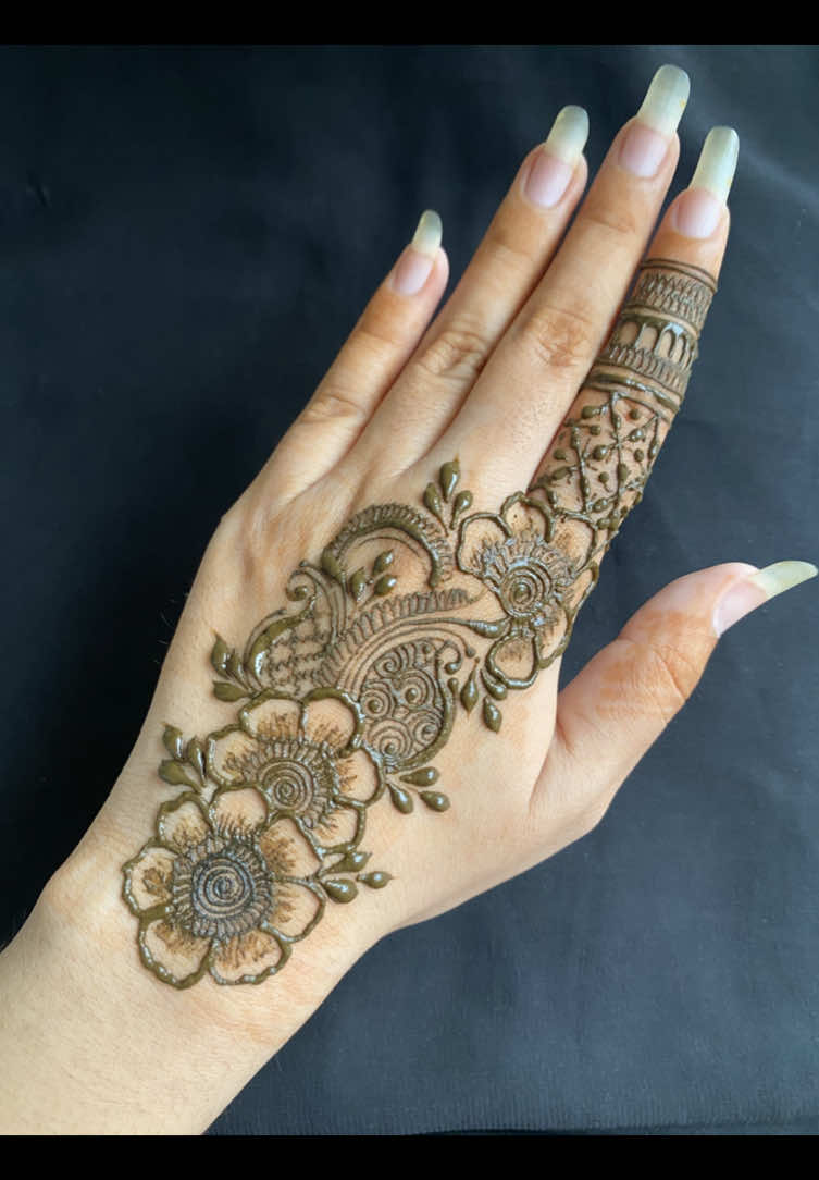 @Afifa_henna