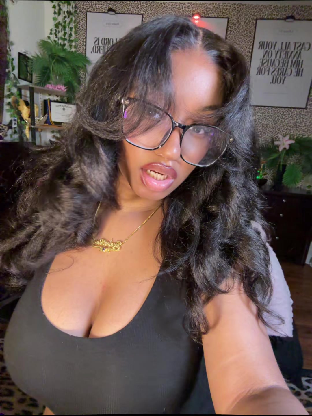 @￶