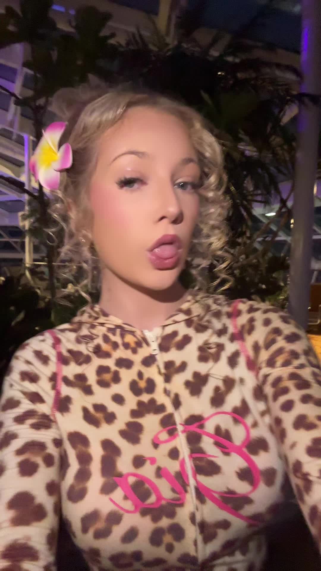 @bl0ndebih