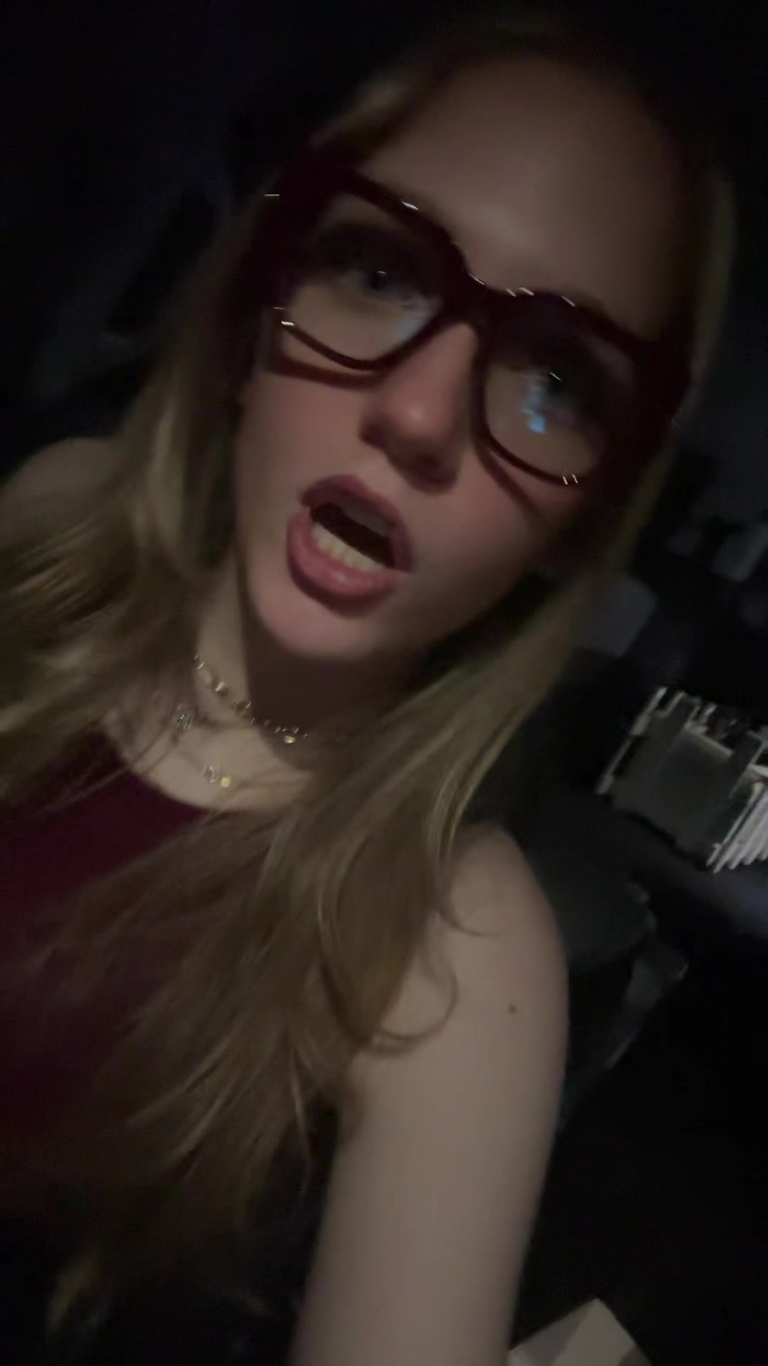 @yomamasofatsheatemyasss
