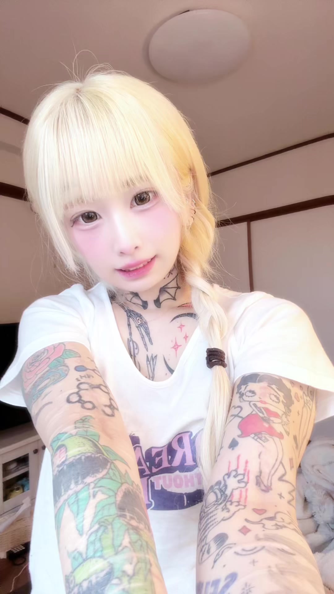 @ひな