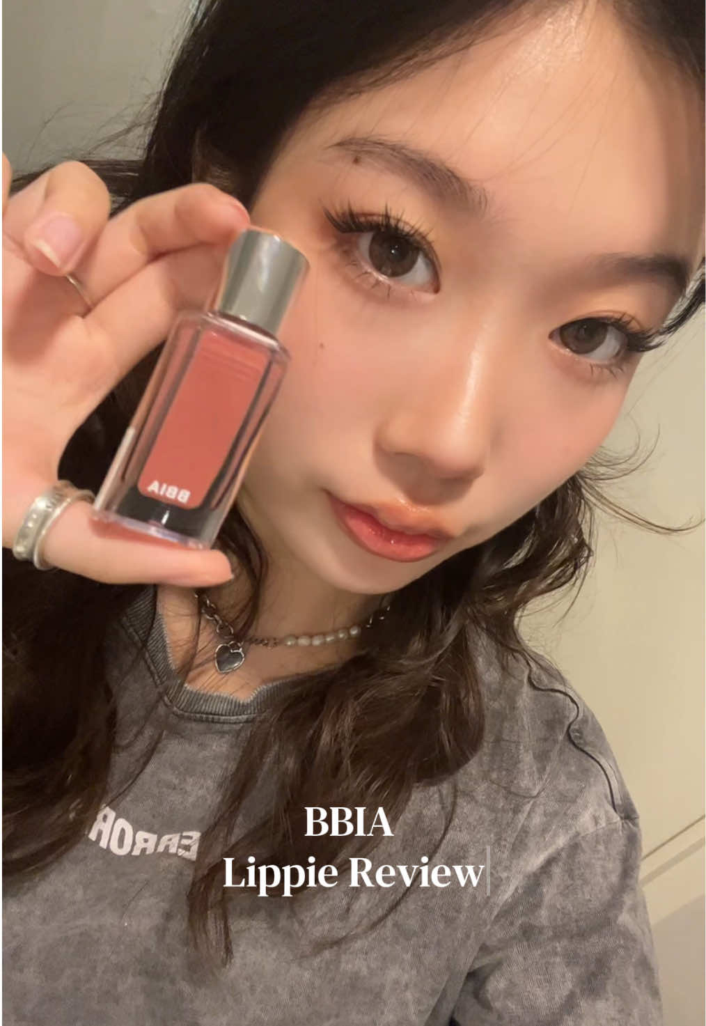 @由由