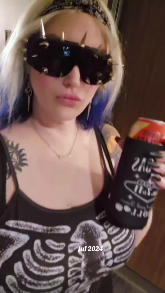 @TheMoistQueen ®️