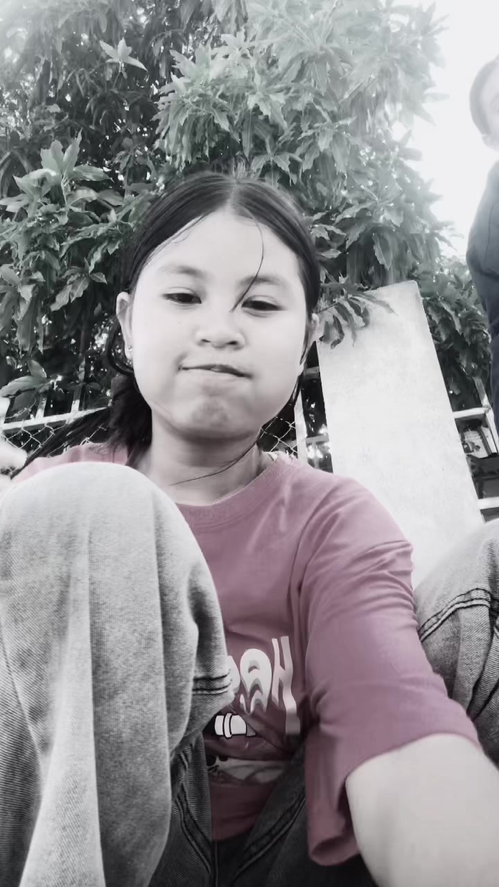 @ស្រីតាក្មេងខ្ជូត