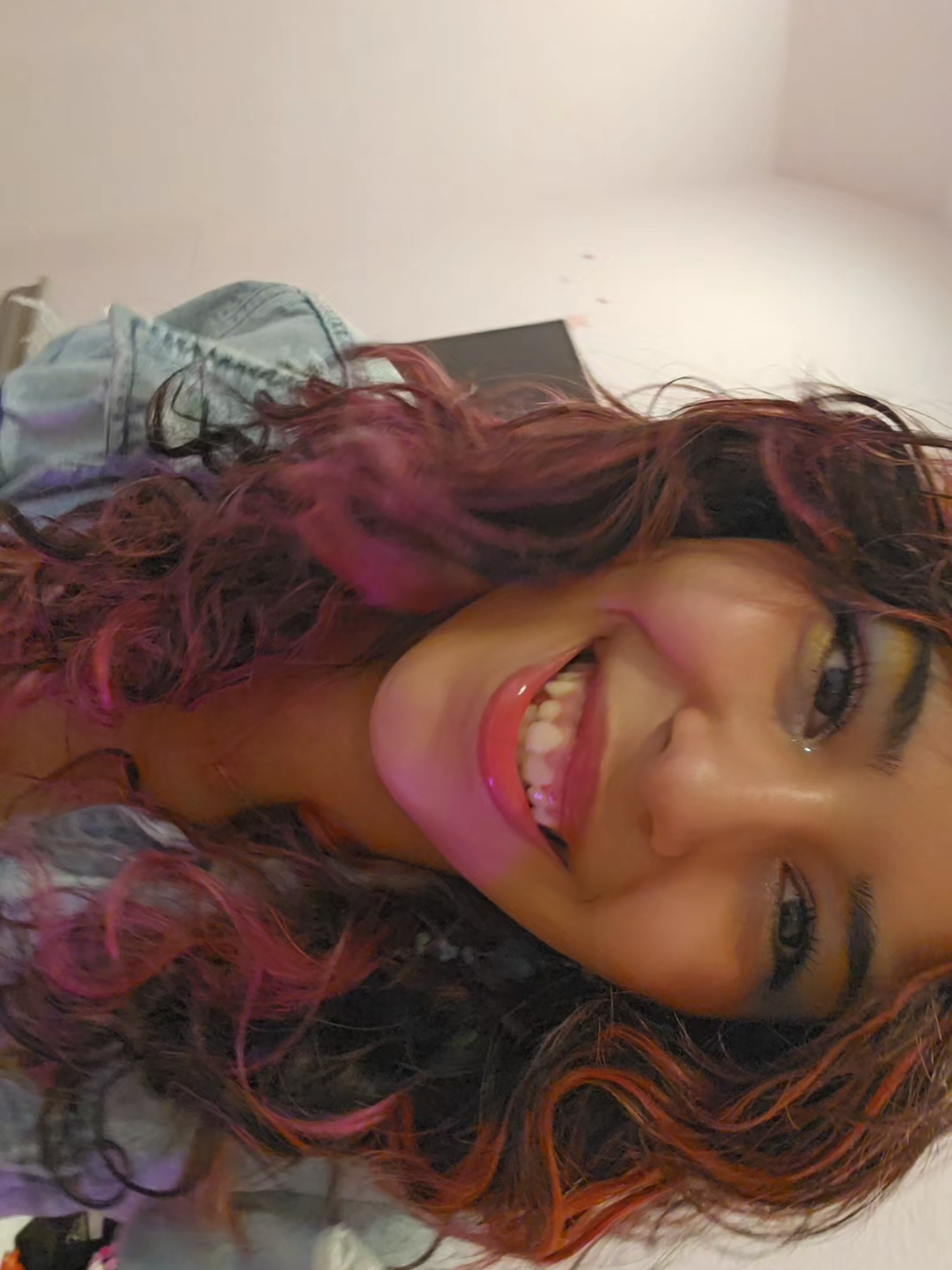 @Nikki 🫶❤️🧡🤍🩷💜