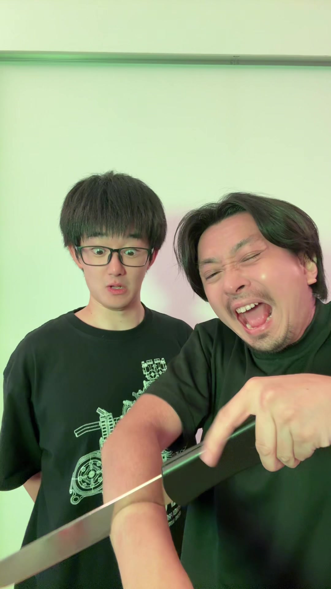 @Buzz Magician Shin シン