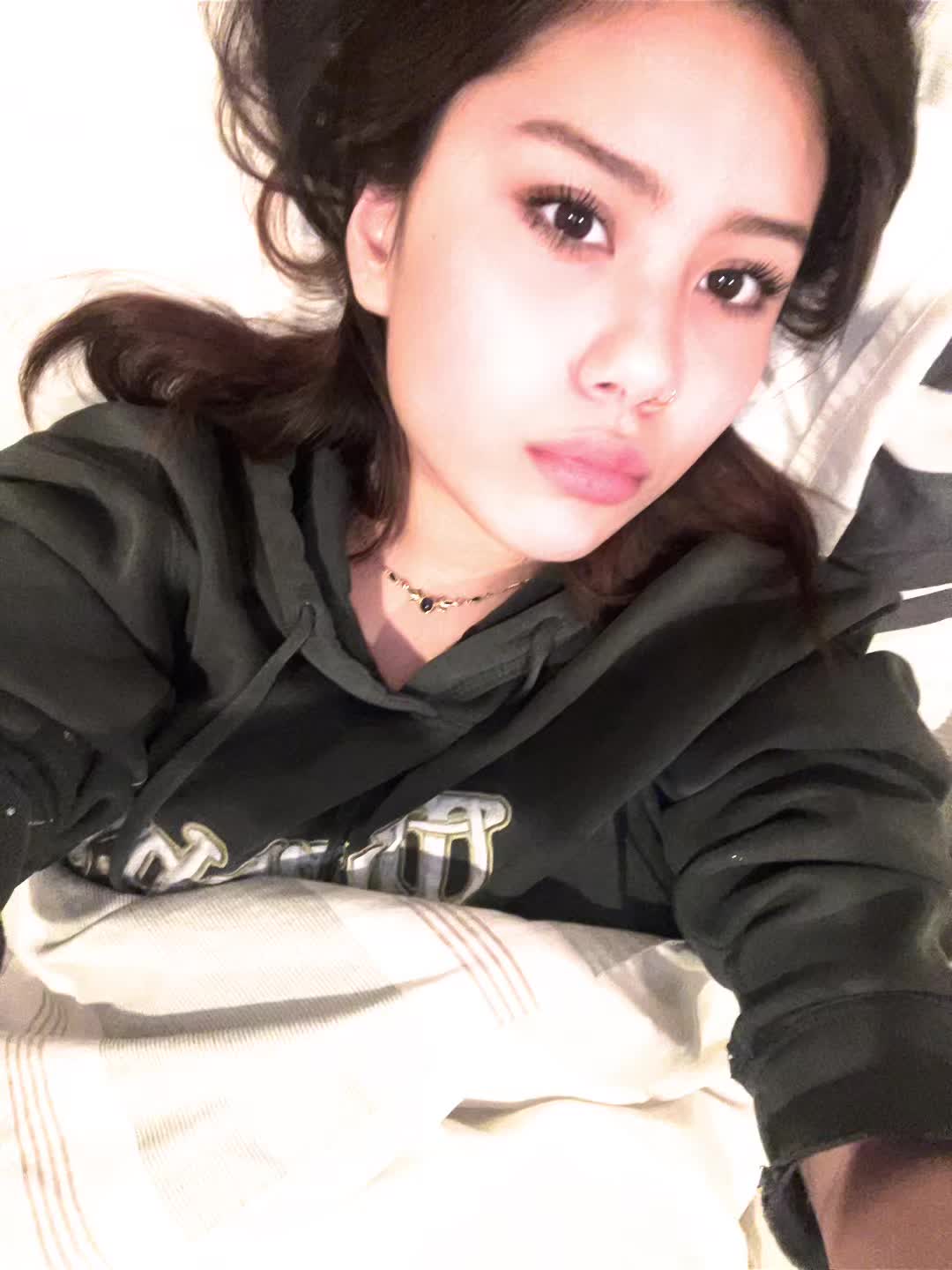 @Sullen girl 🍎