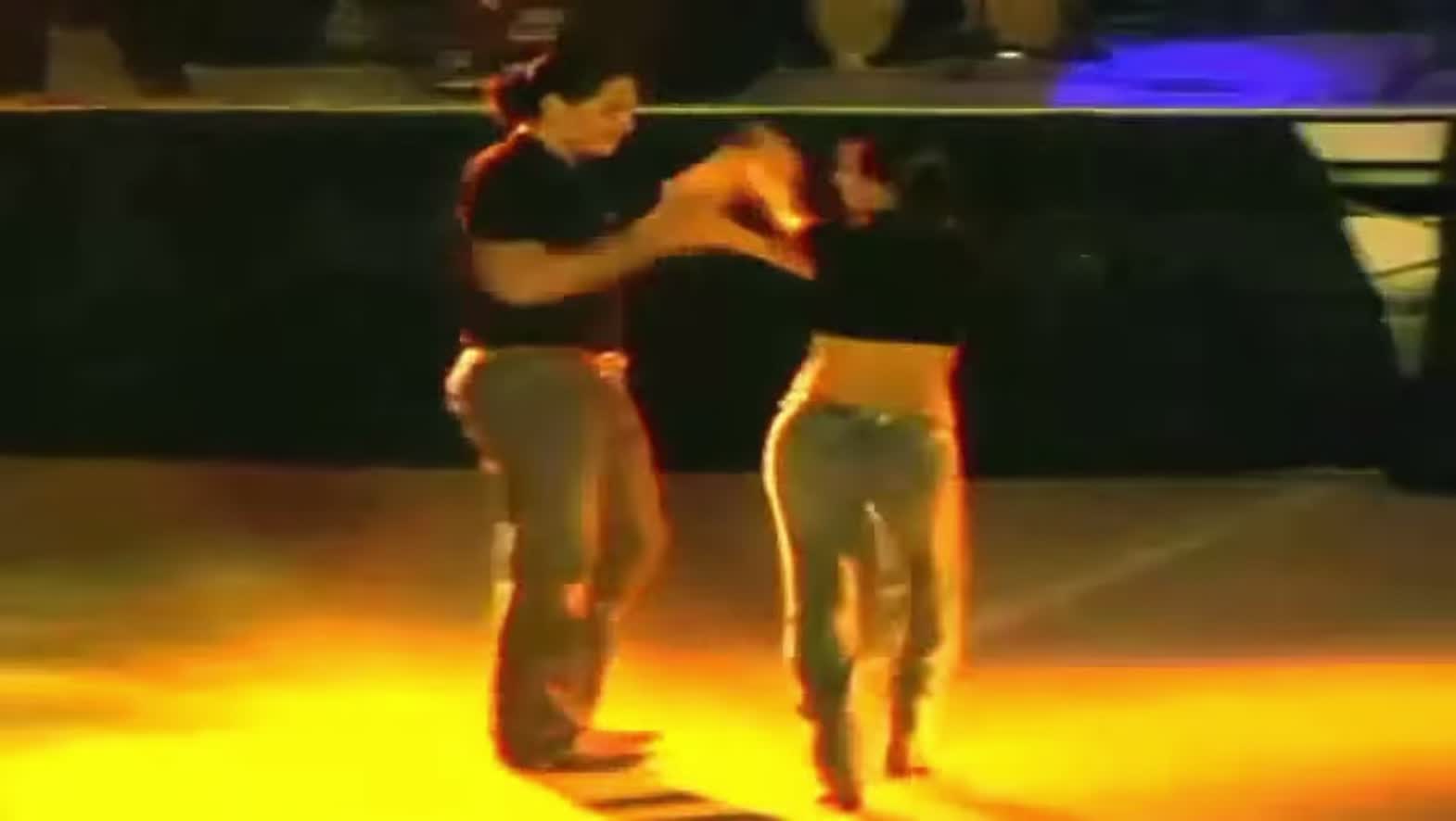 @r0z3lyy