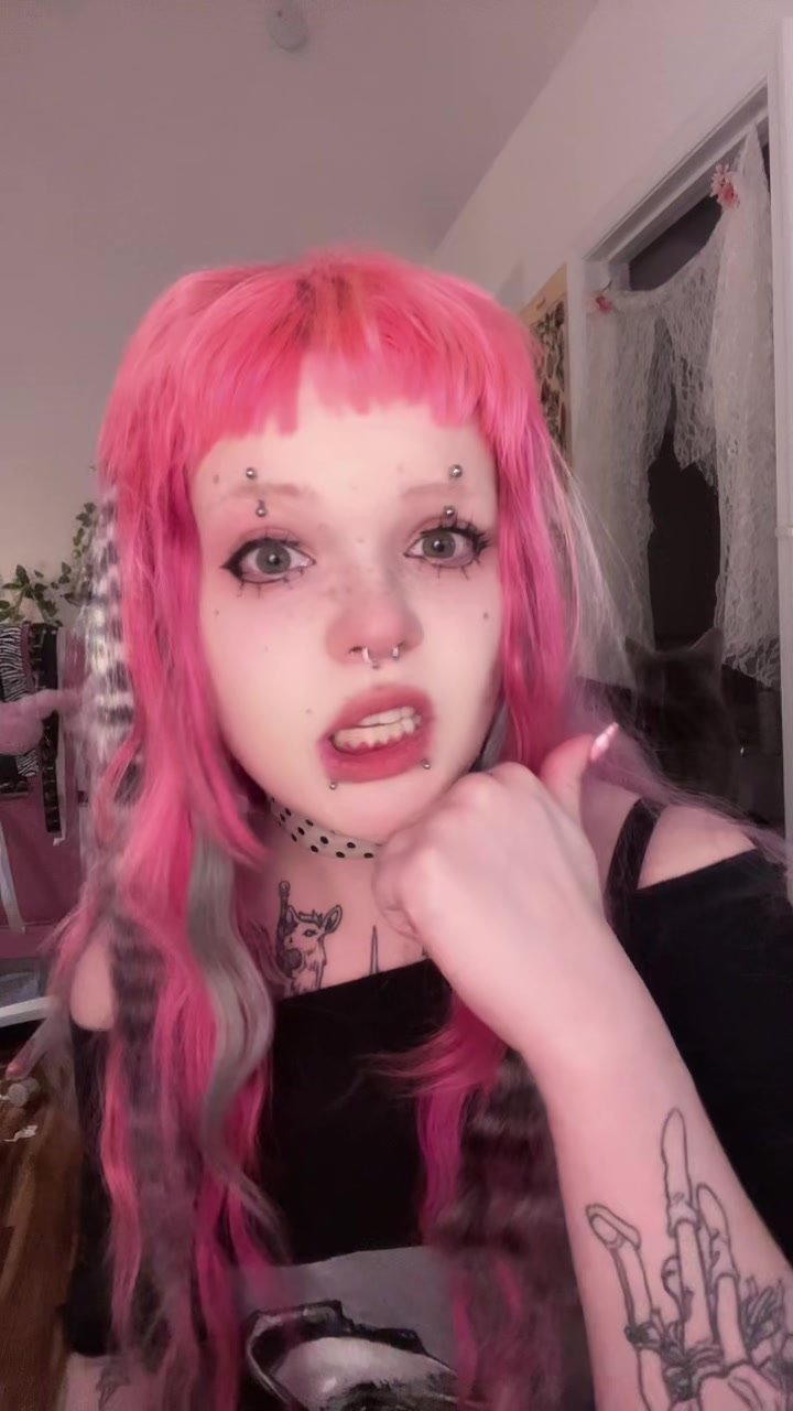 @kneesock