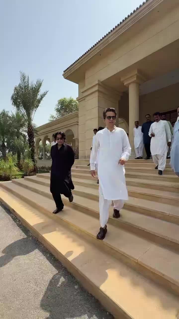 @Makhdoom Hashim Javan Bakht