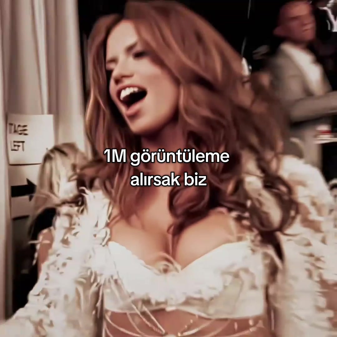 @𝑽𝒊𝒐𝒓𝒂🍸