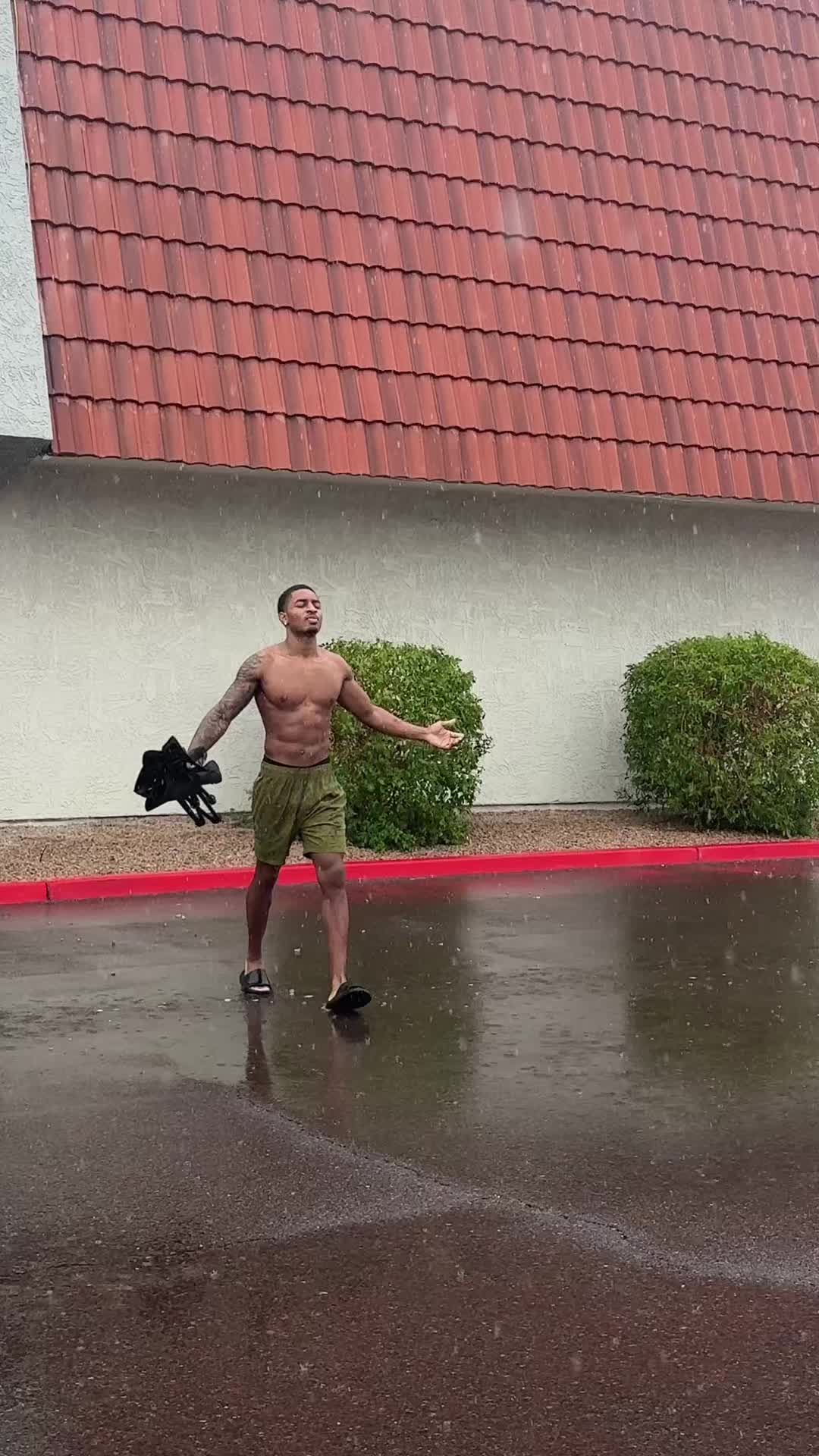 @Avii.