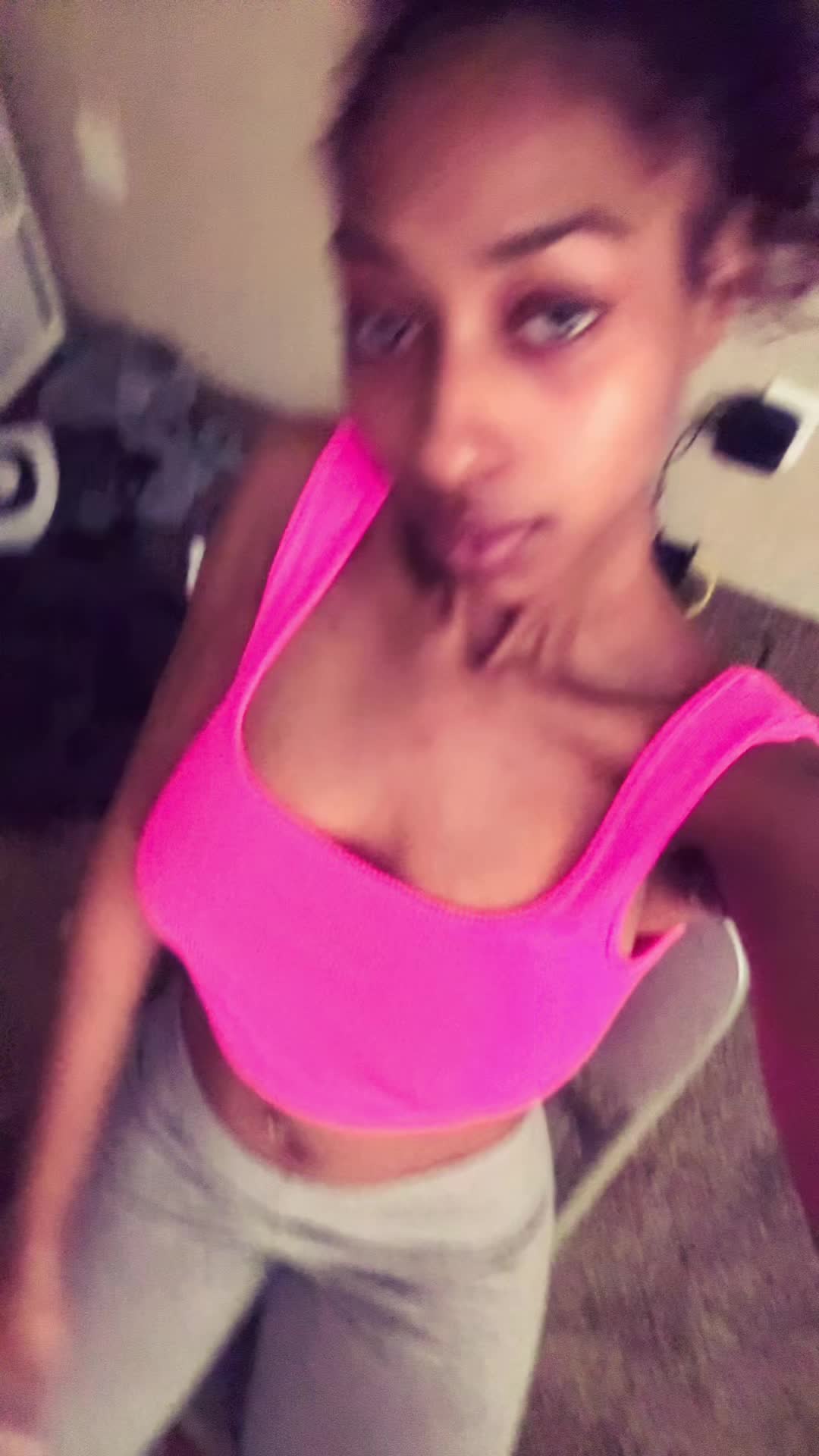 @theprettycapari