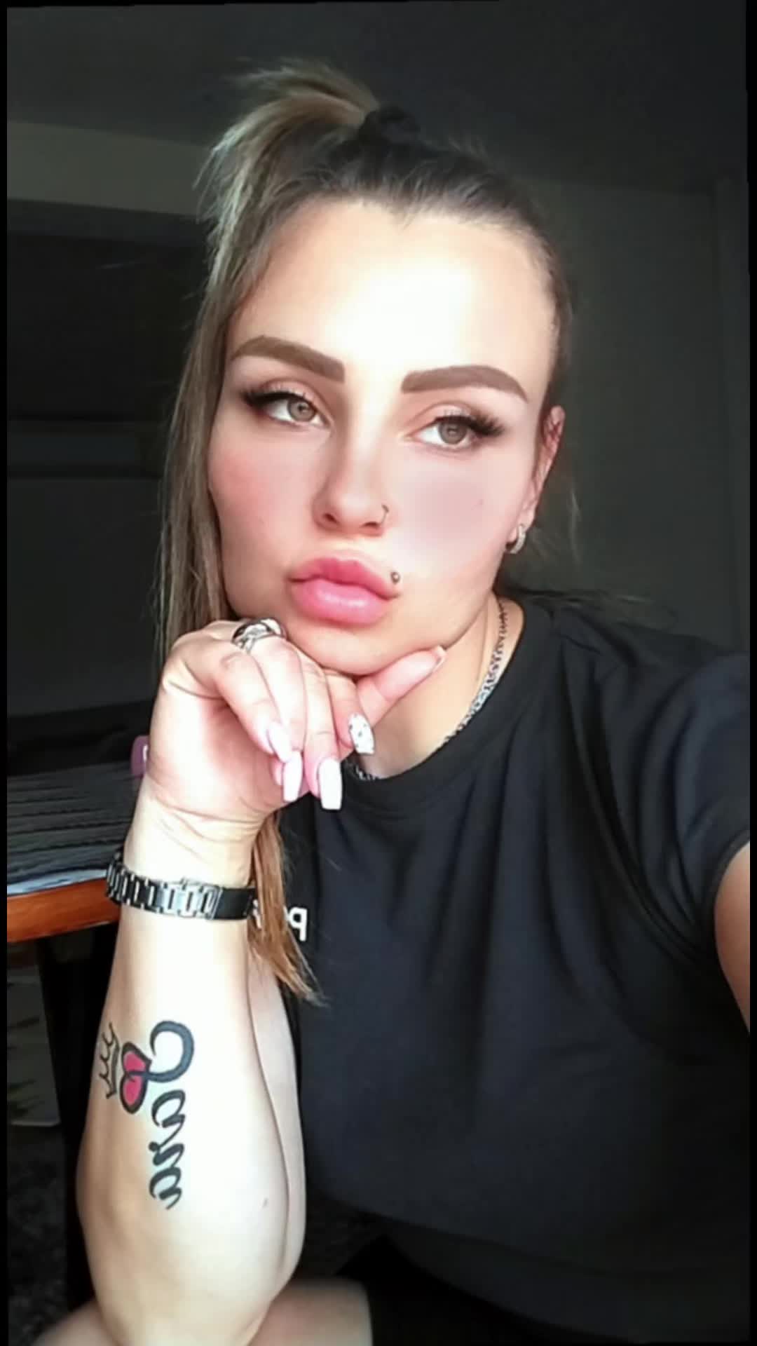 @Saki👸🇲🇰