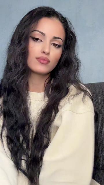 @Demi