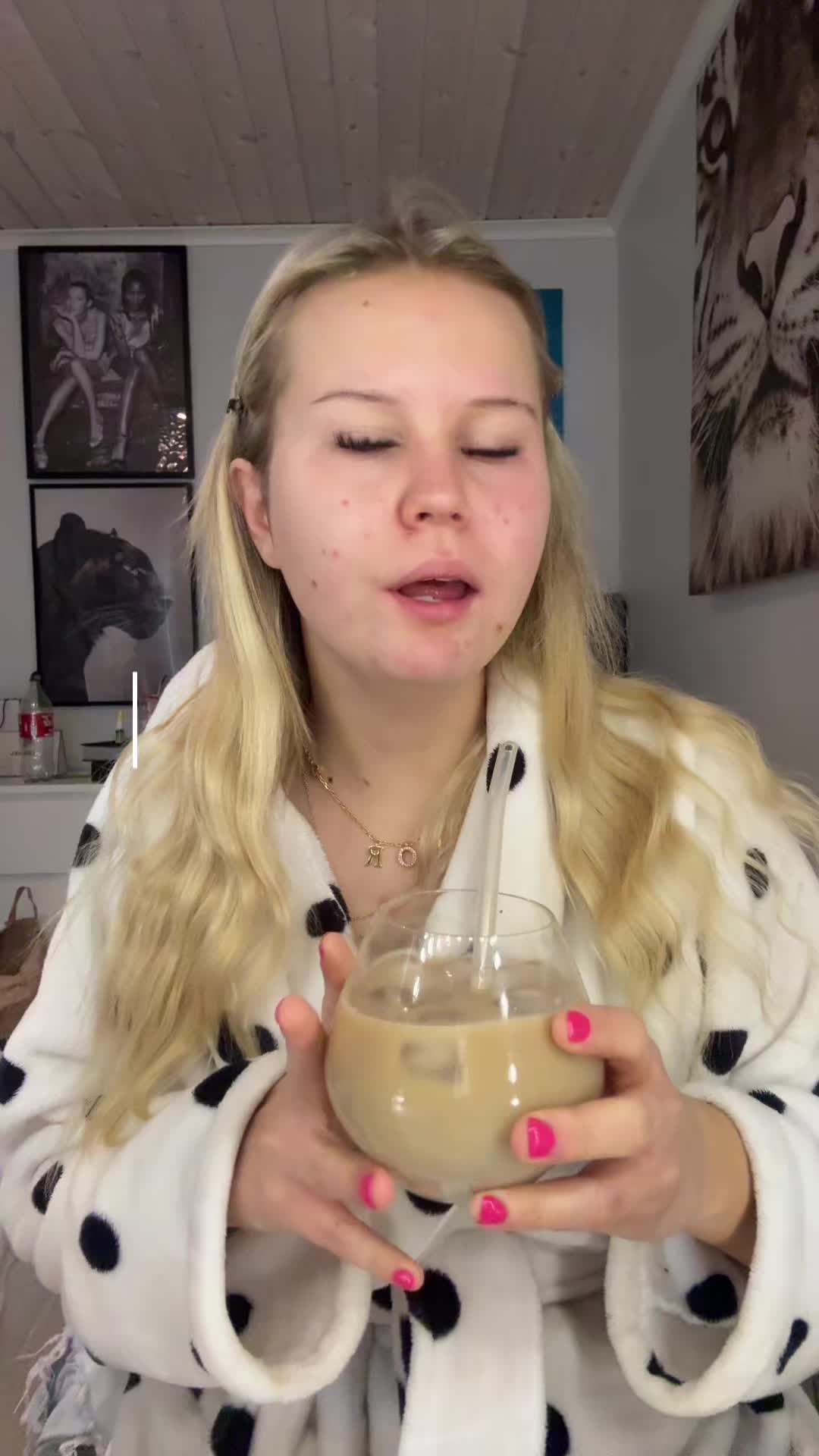 @Holly🛍️🥥🥂