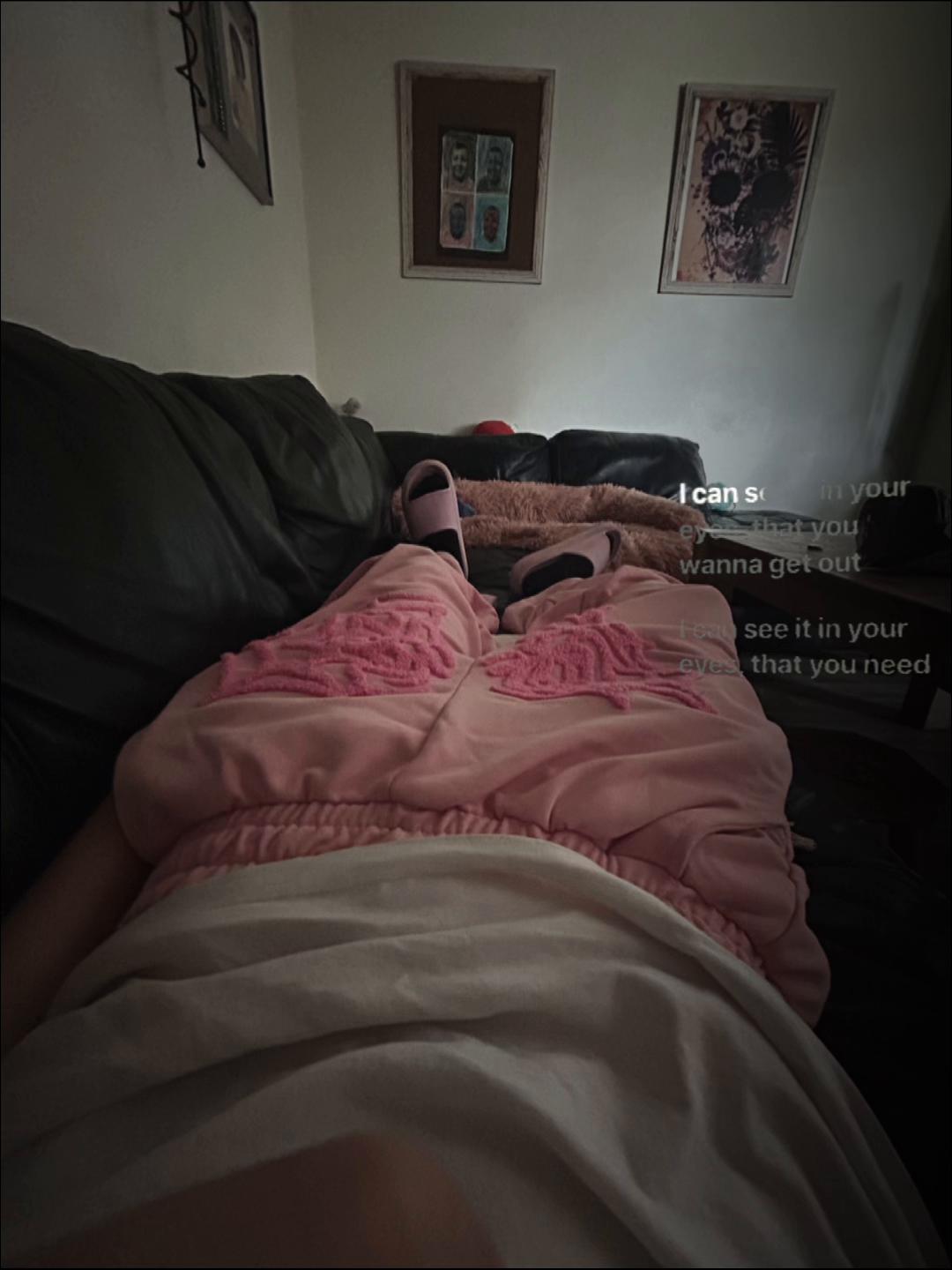 @✌️