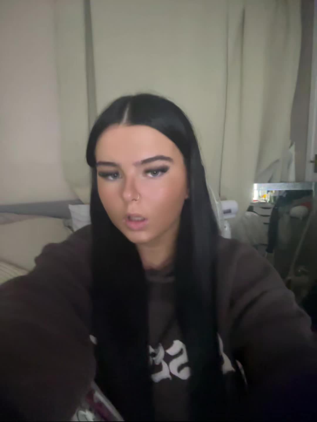 @Liv.priv