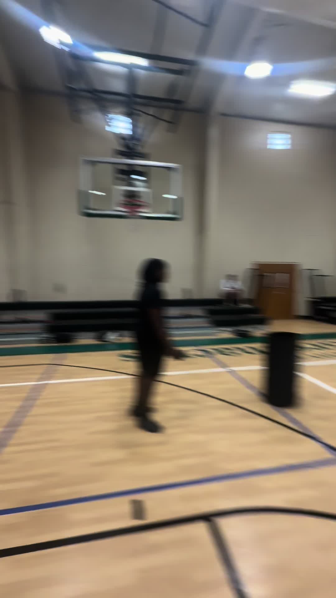 @⃟