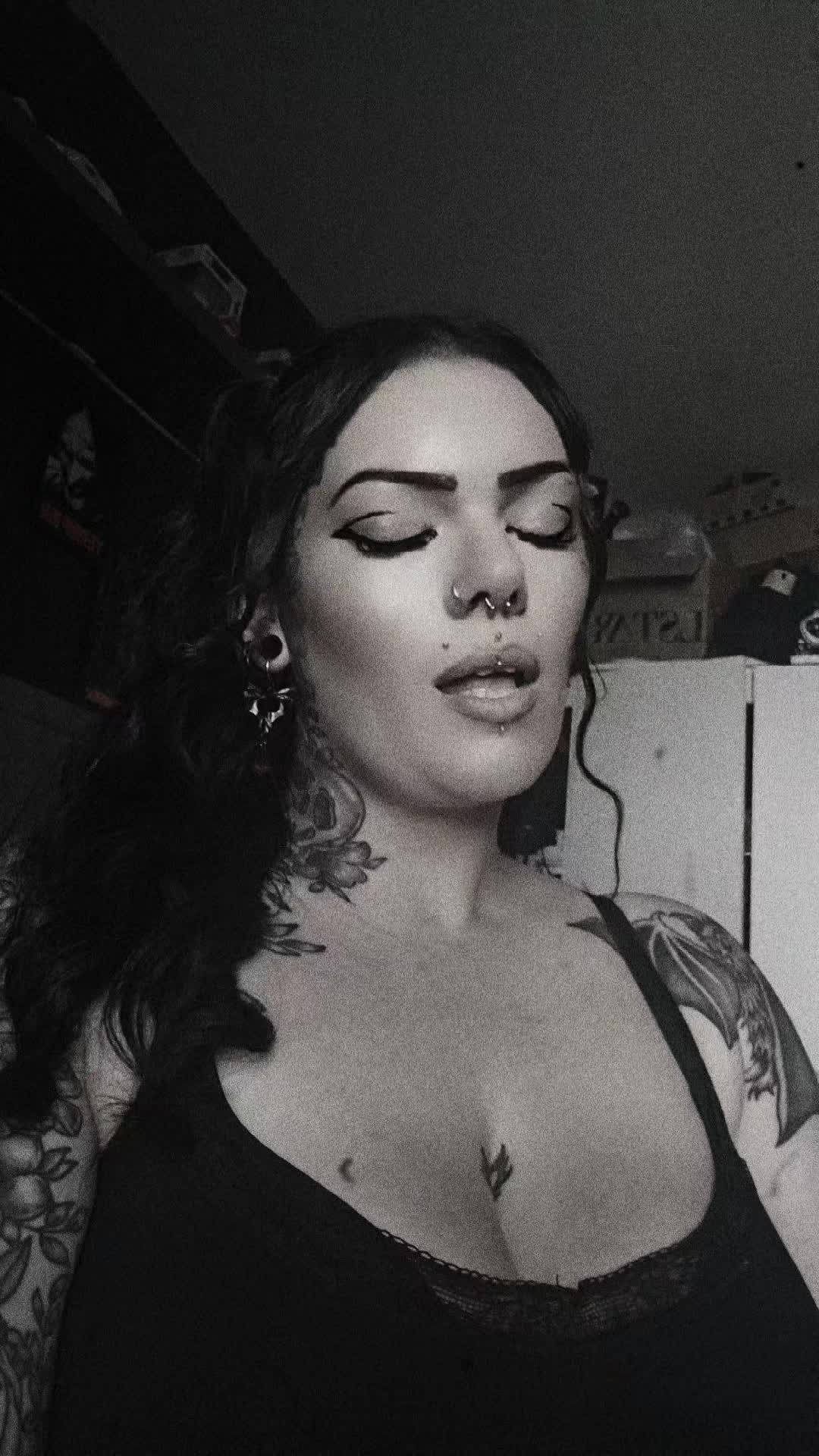 @🖤☬✞ Ⱡ₳ɄⱤ₳ ✞☬🖤
