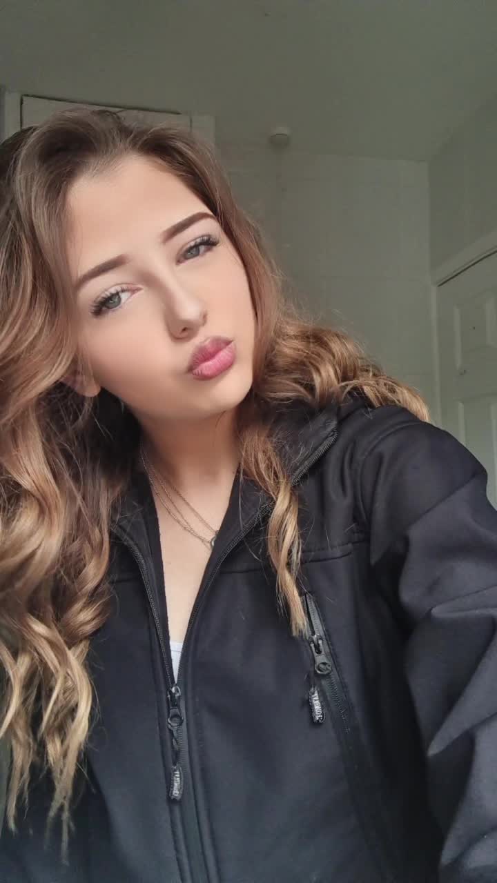 @Elliecoldwell🍒