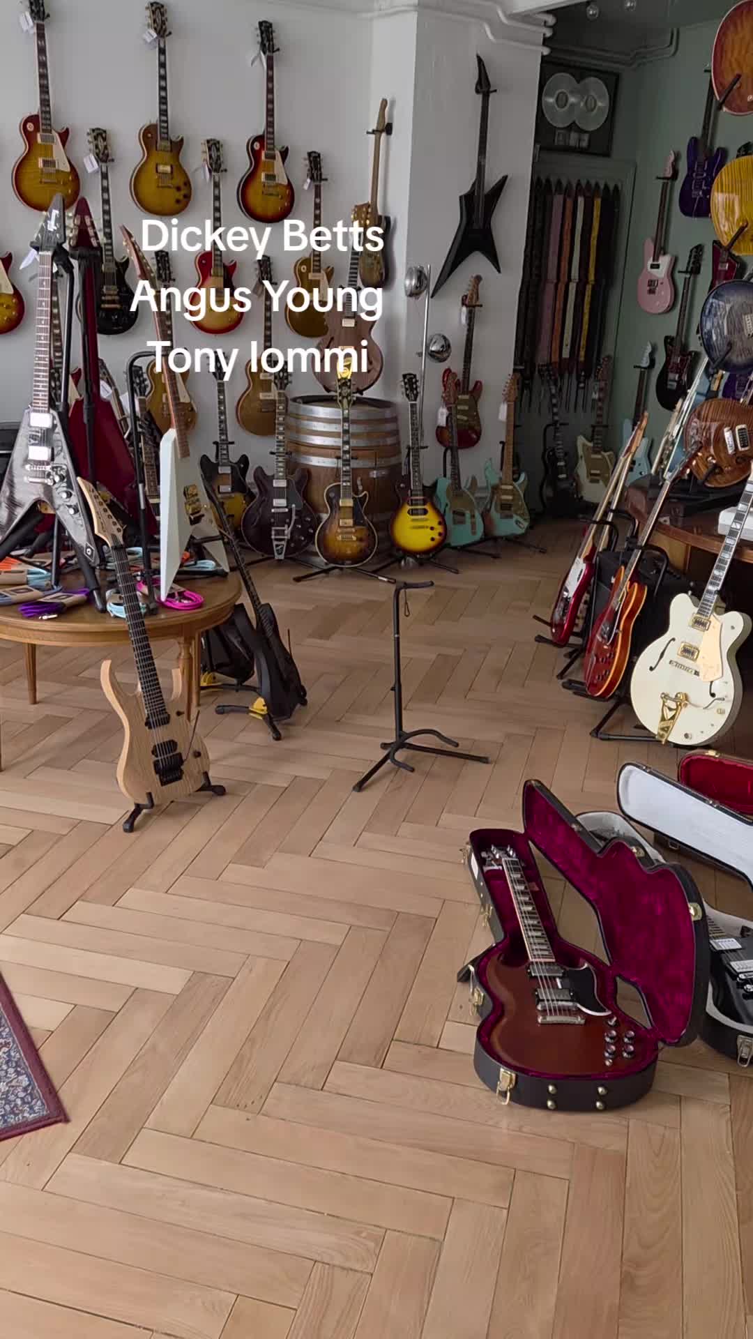 @Antonello Guitars