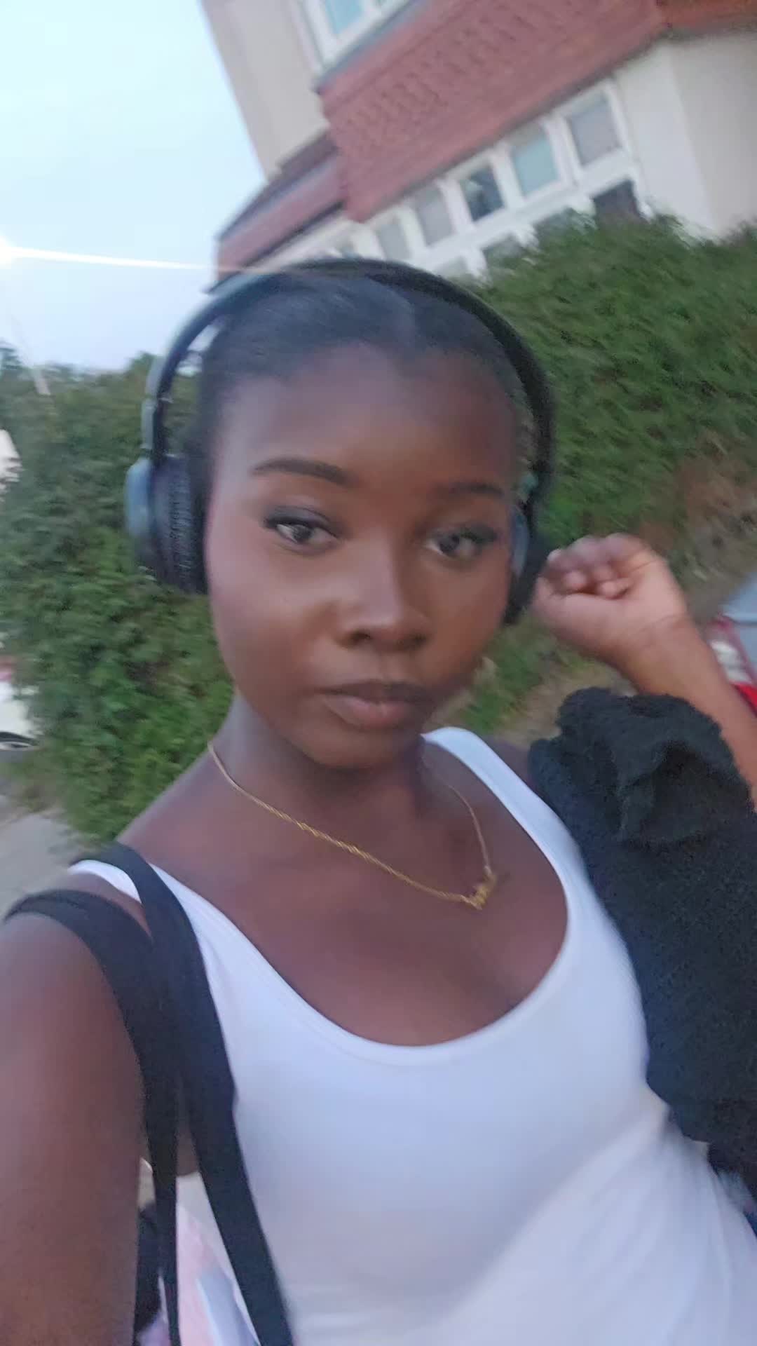 @juli&atilde;
