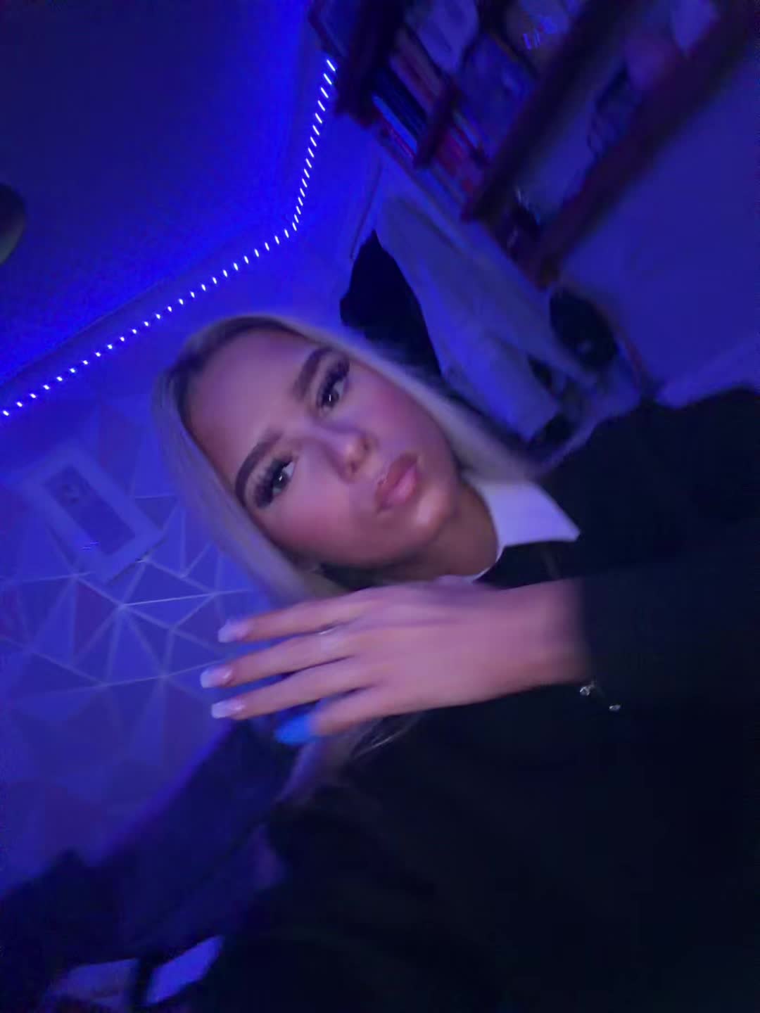 @𝐄𝐦𝐢𝐥𝐲 🤍