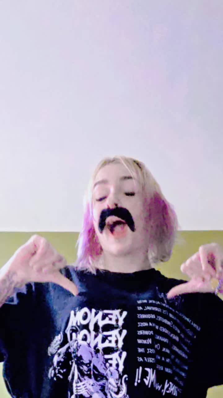 @Adora