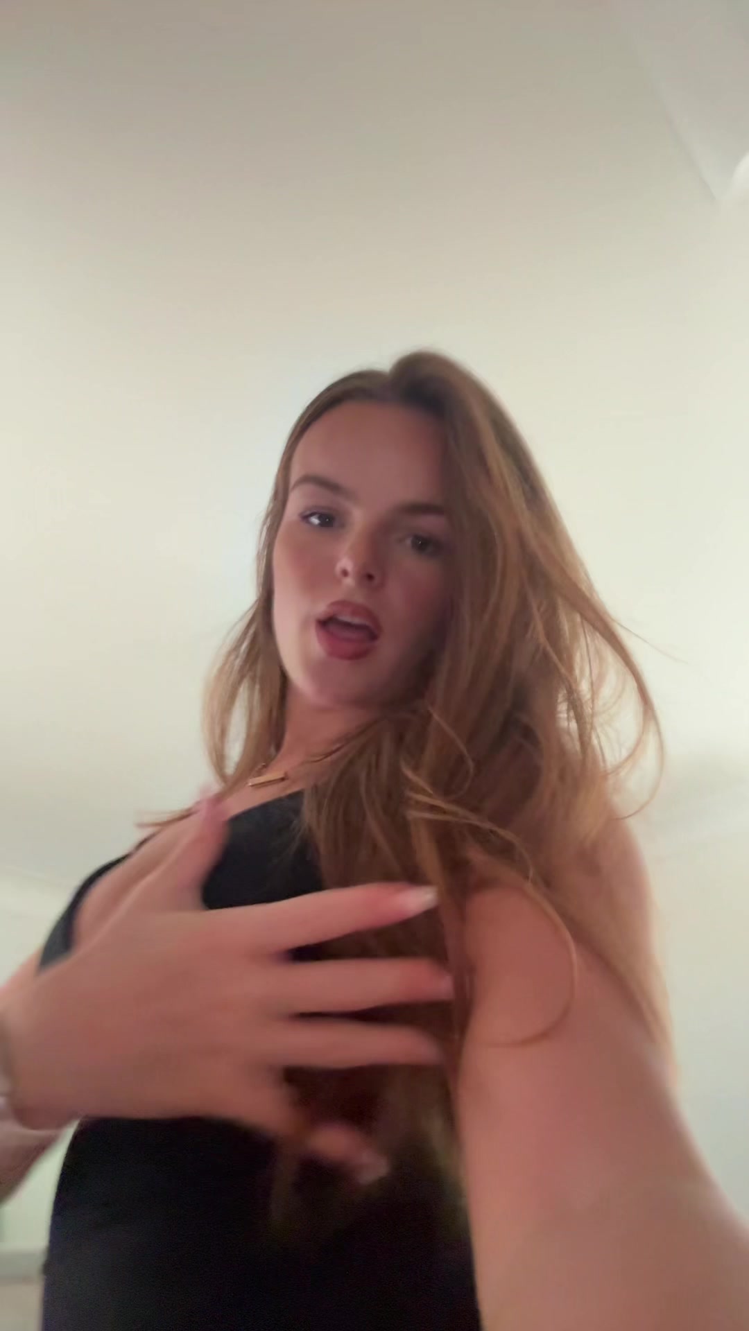 @𝒊𝒔𝒂𝒃𝒆𝒍 🐚☁️🍸🤍