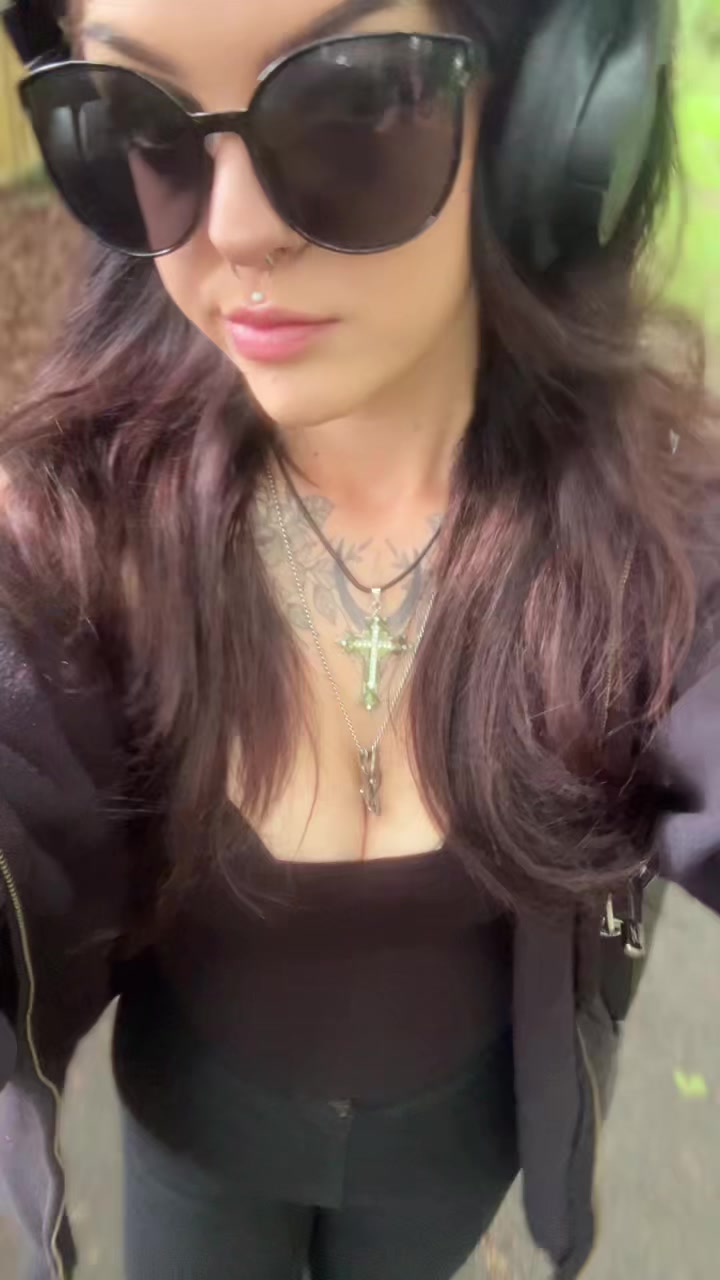 @Holly⛓️🖤