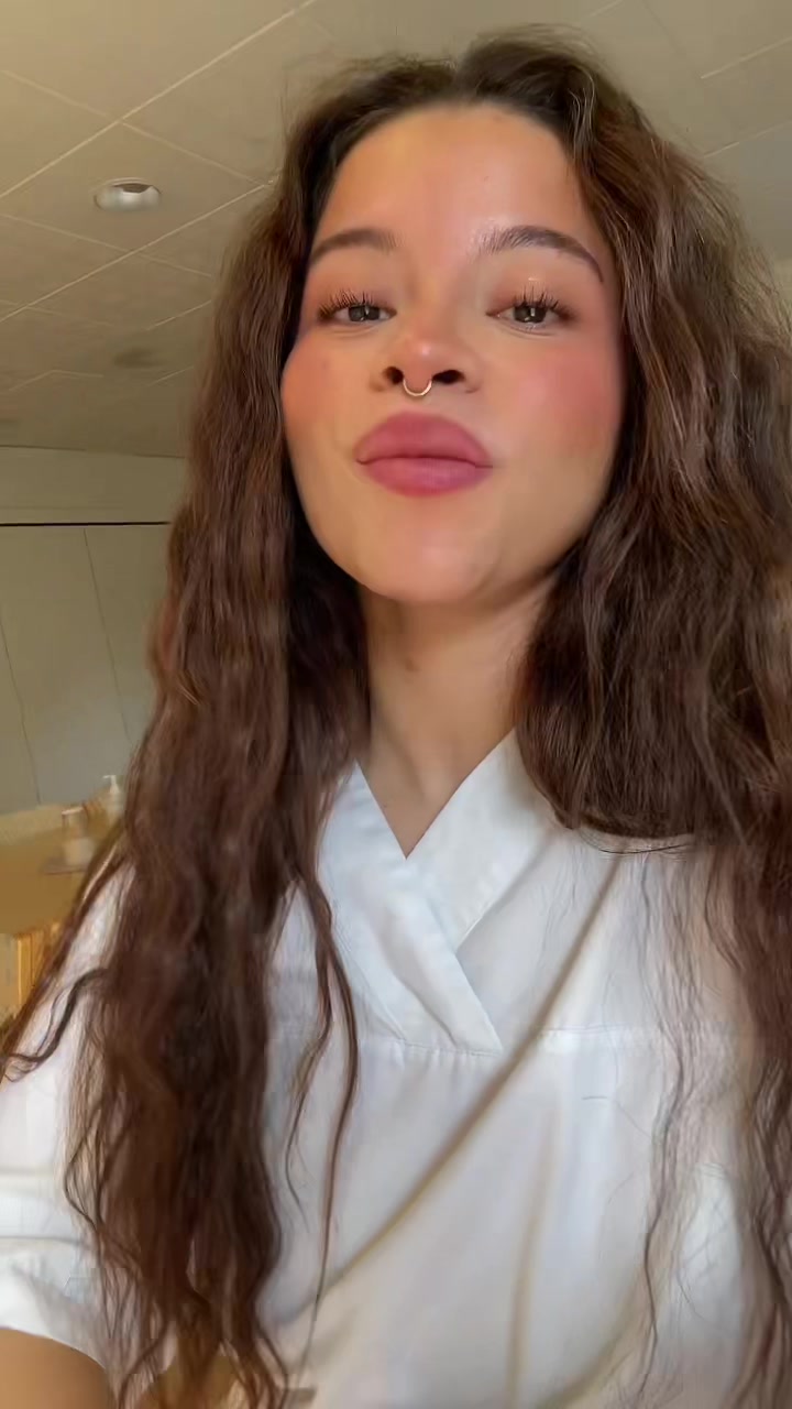 @Kelycony