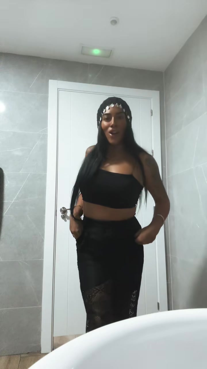 @Laanegraflores