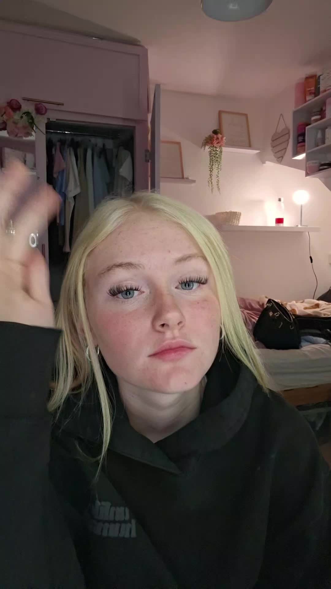 @AnnieLee