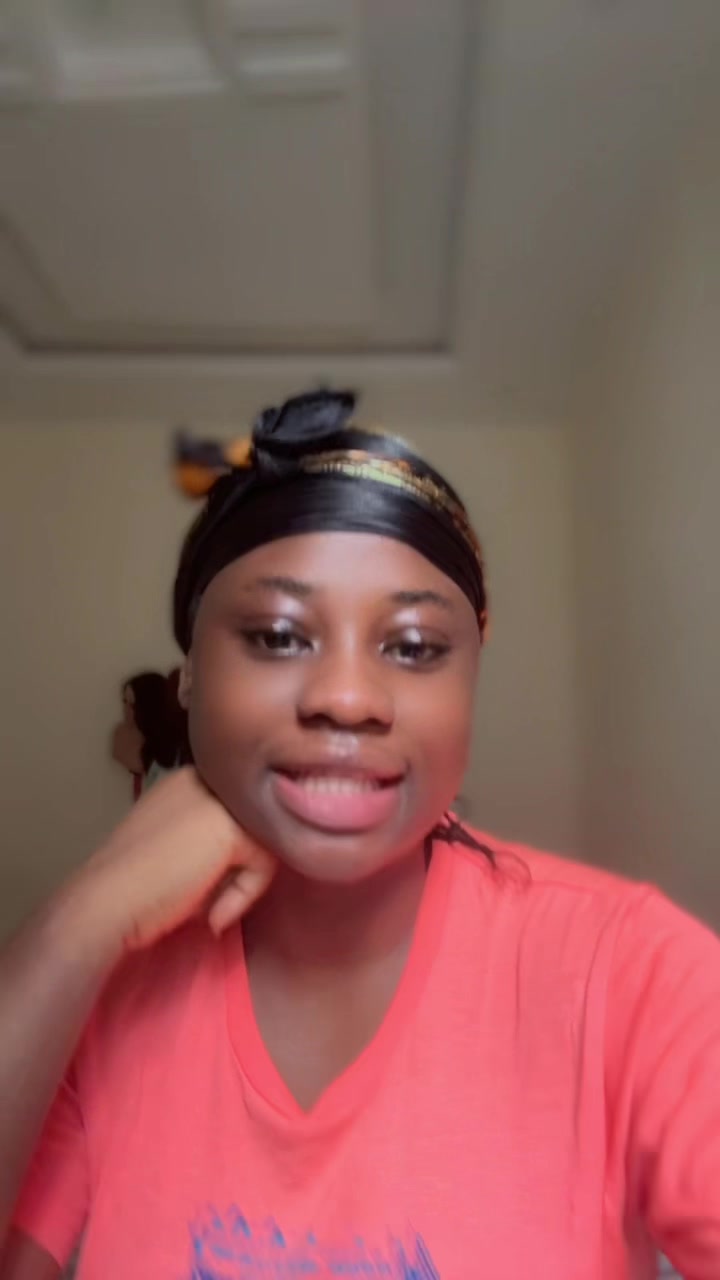 @Regiescoop the bonnet girl
