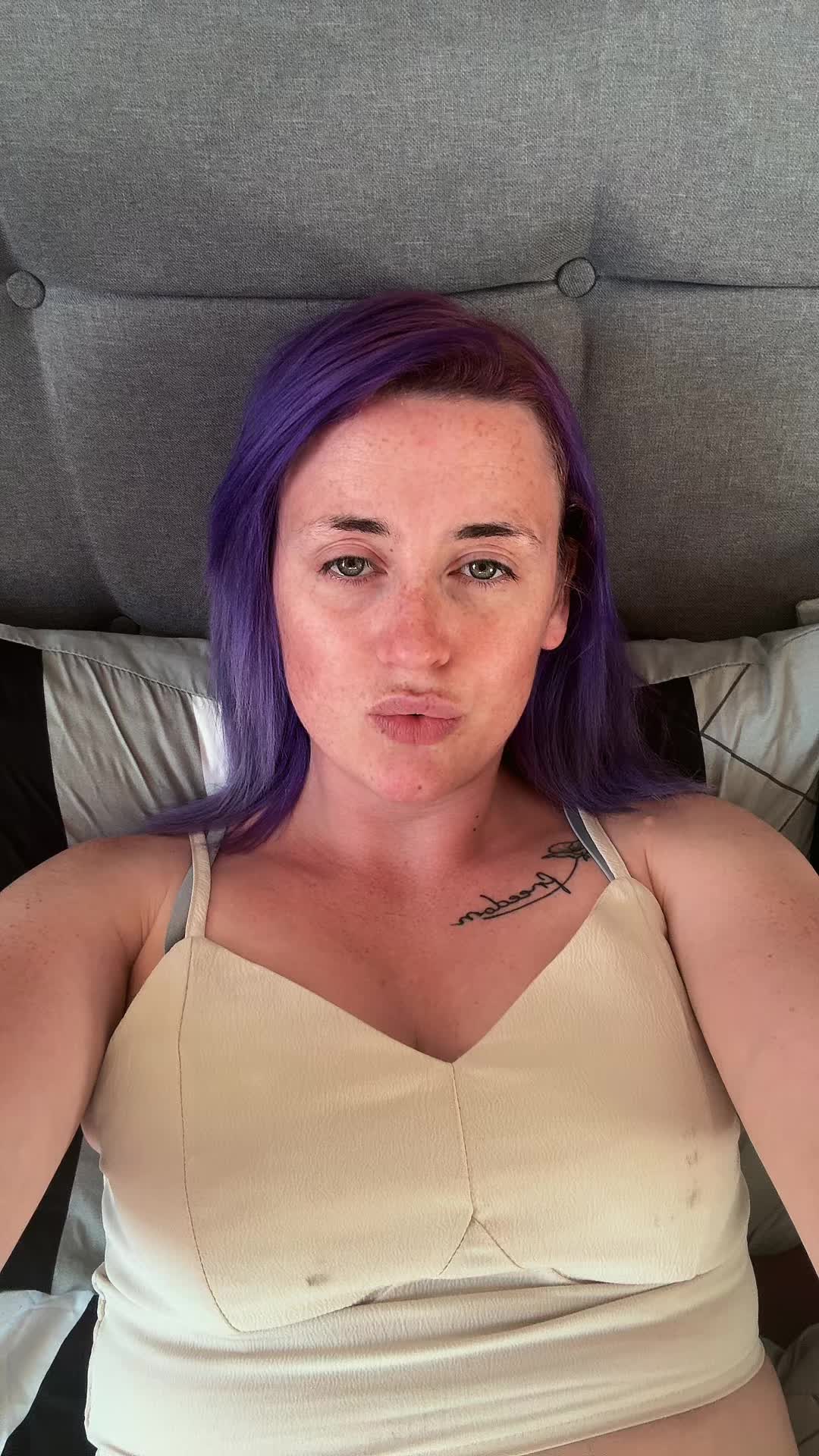 @Holly🦋🦄