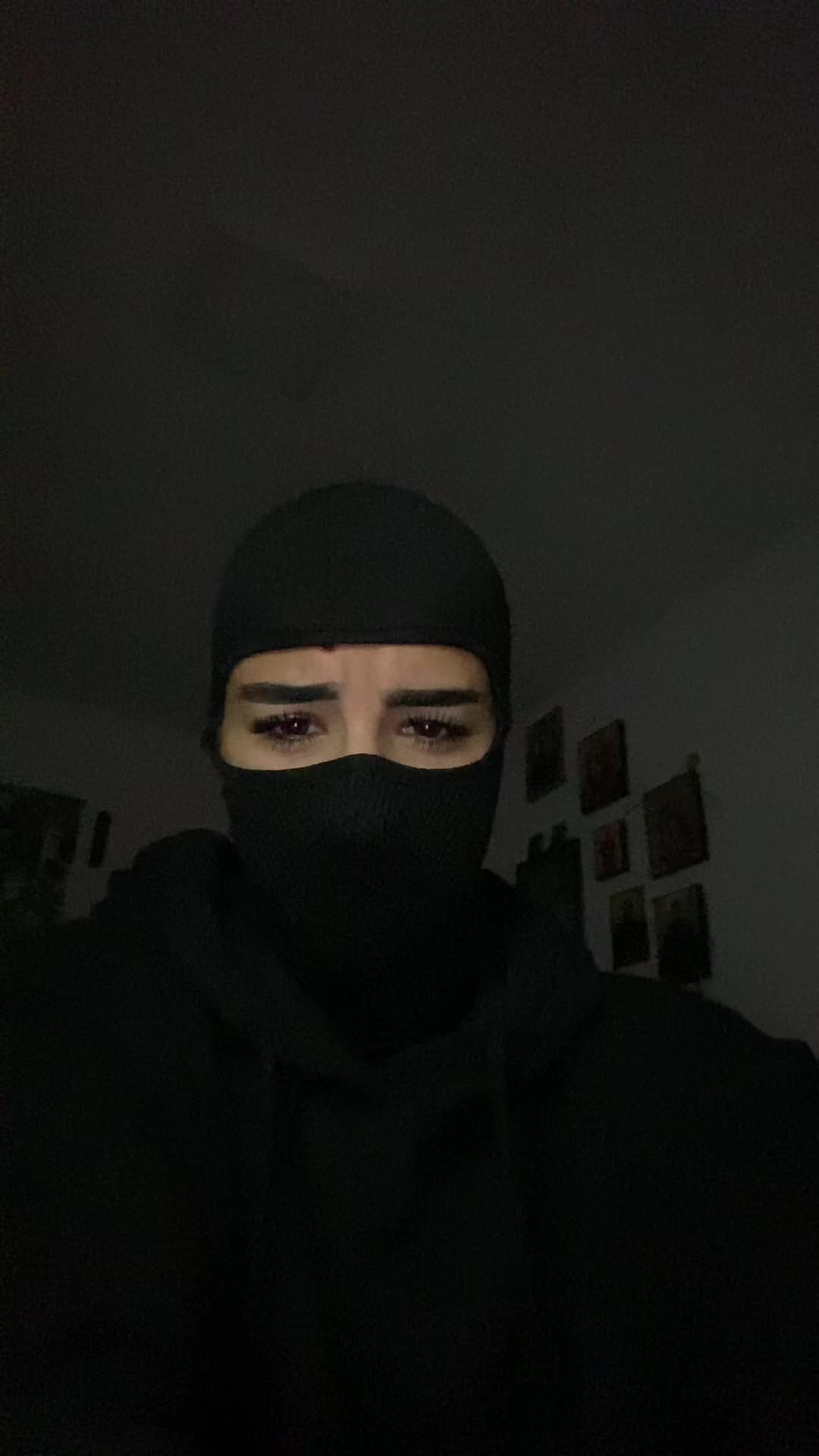 @╰‿╯