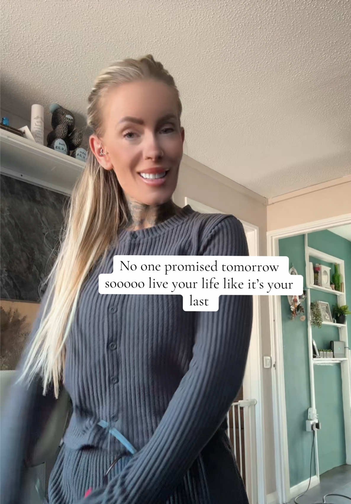@Officialkelly_blonde
