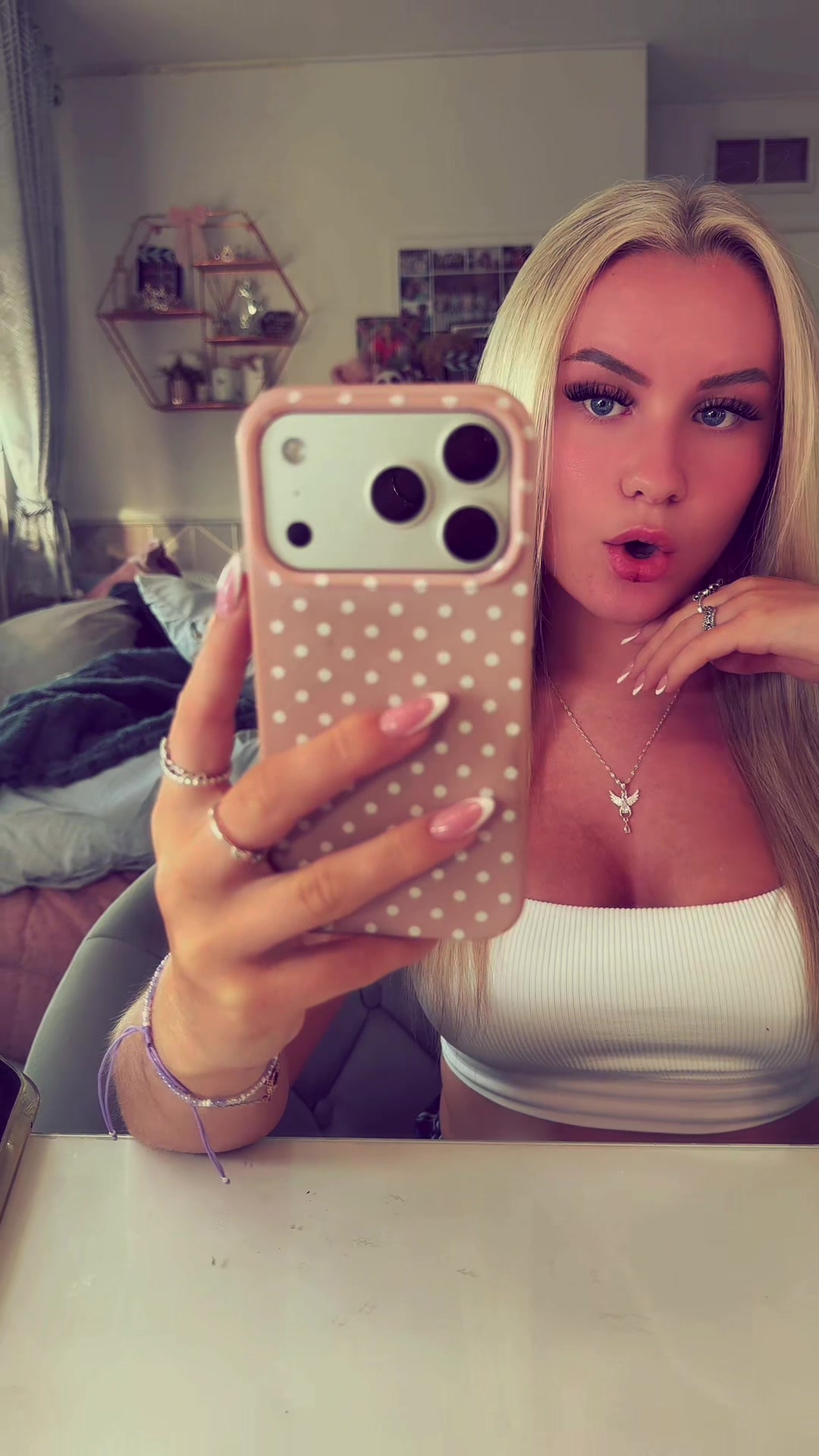 @EmmaMofficial
